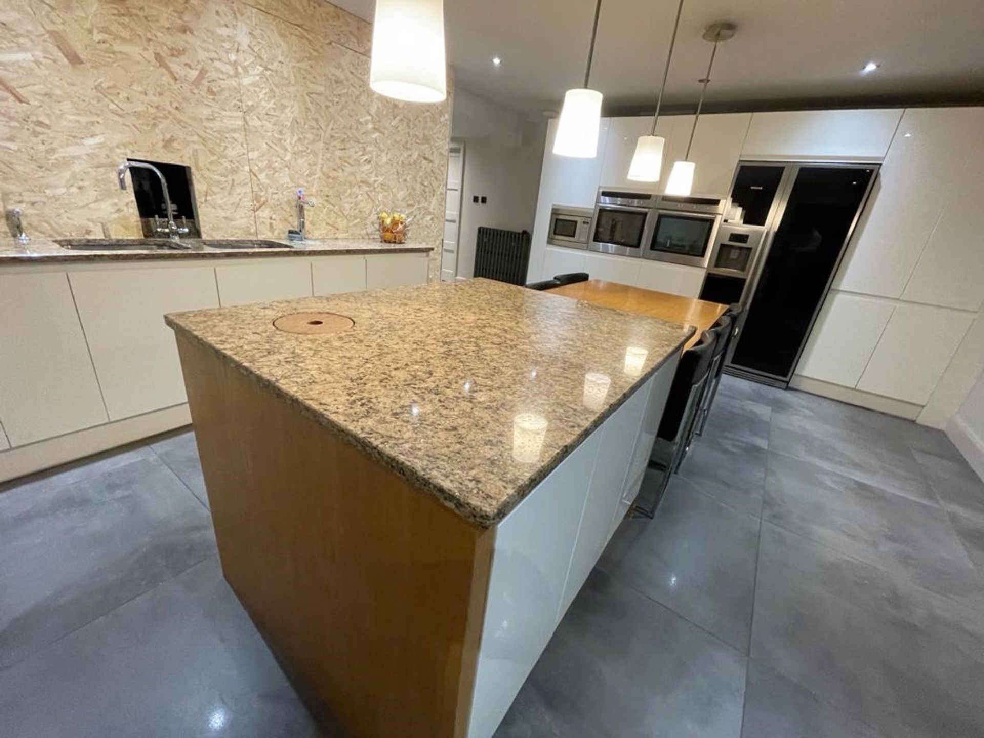 1 x Stunning PARAPAN Handleless Fitted Kitchen with Neff Appliances, Granite Worktops & Island - Image 23 of 126