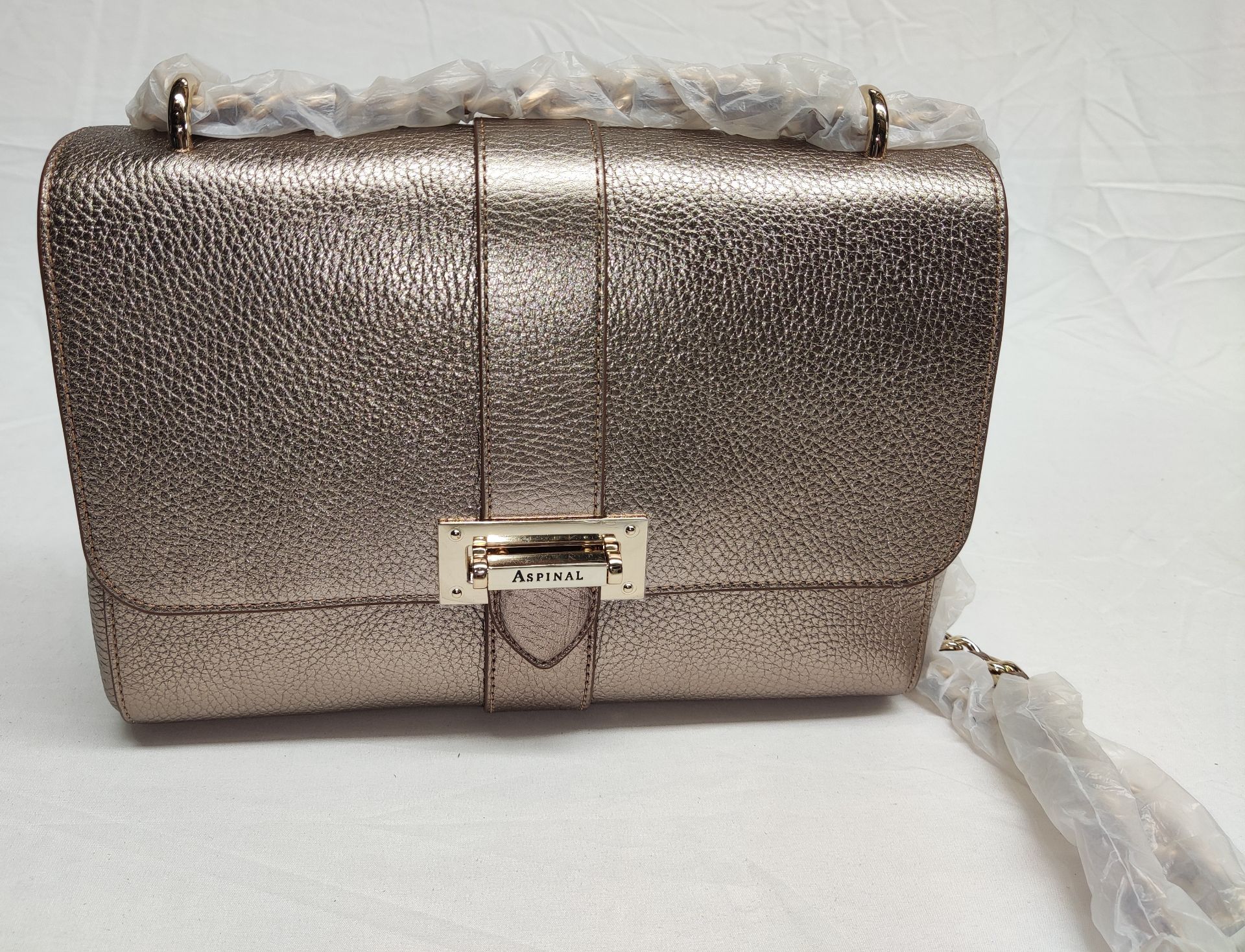 1 x ASPINAL OF LONDON Lottie Small Leather Shoulder Bag In Champagne - New/Boxed - Original RRP £550 - Image 6 of 19