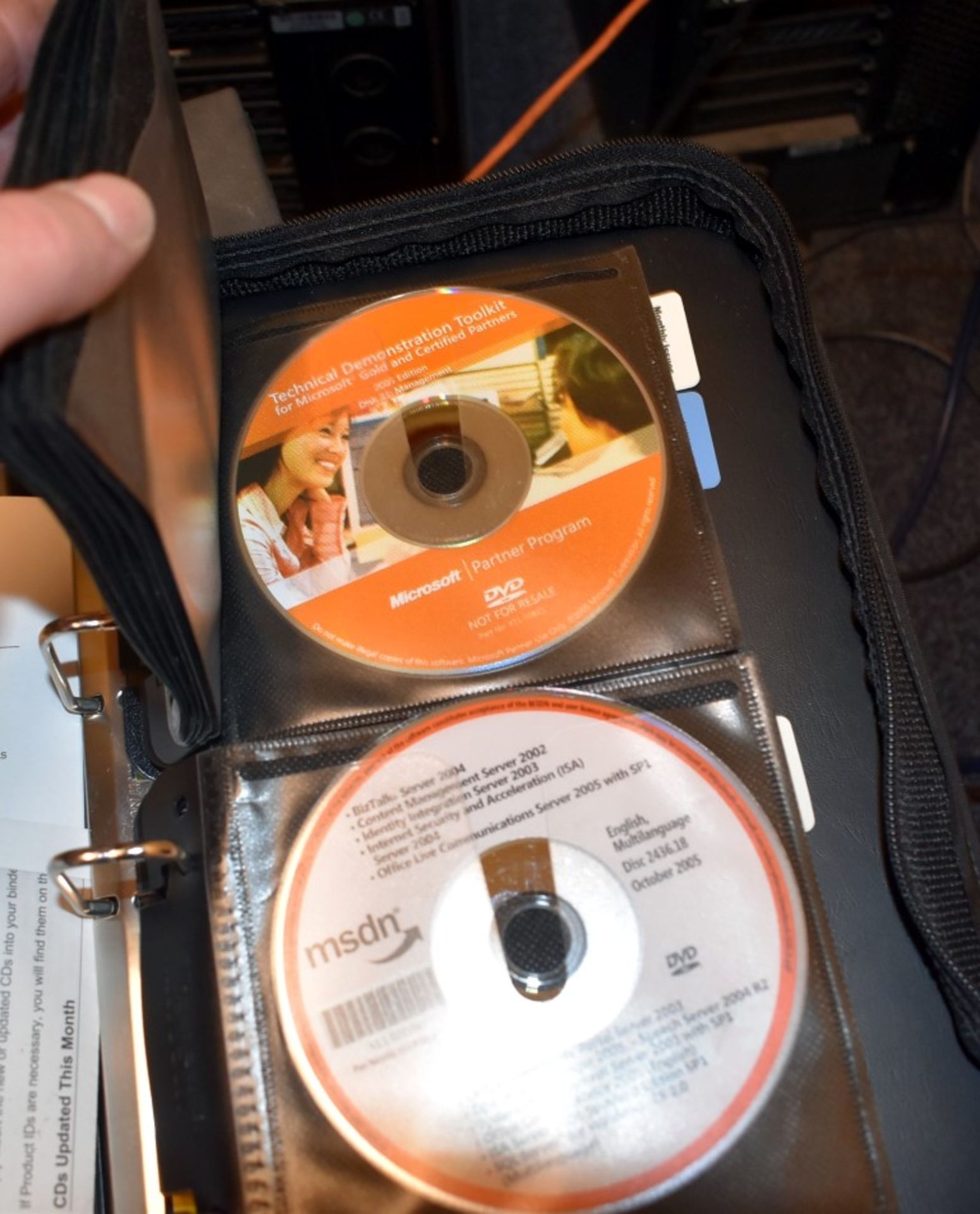 1 x Microsoft TechNet Plus Folder With Various Microsoft Installation Disks - Image 3 of 5