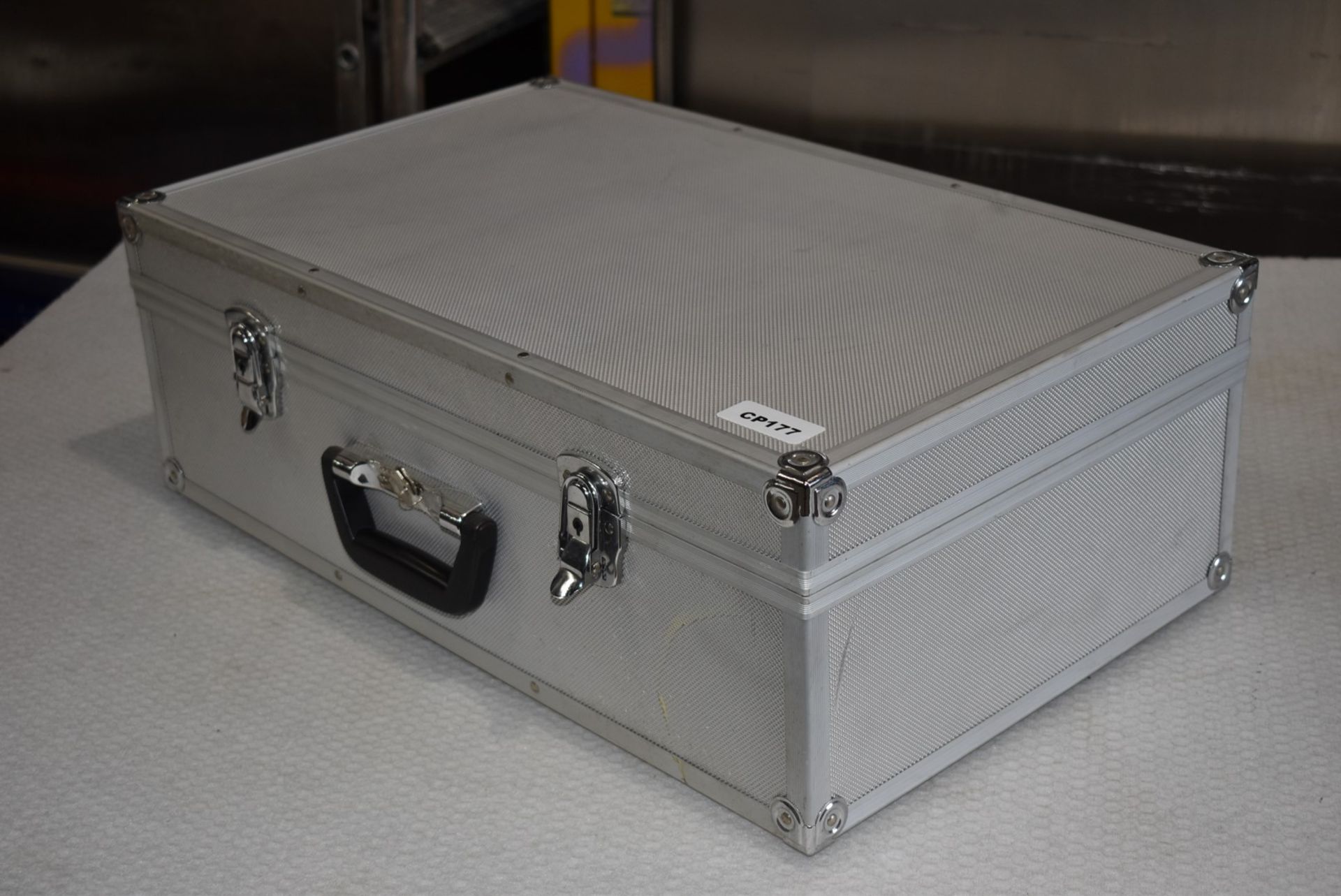 1 x Foam Padded Heavy Duty Transit Case - With Lock and Key - Size: 58 x 35 x 20 cms - Image 5 of 5