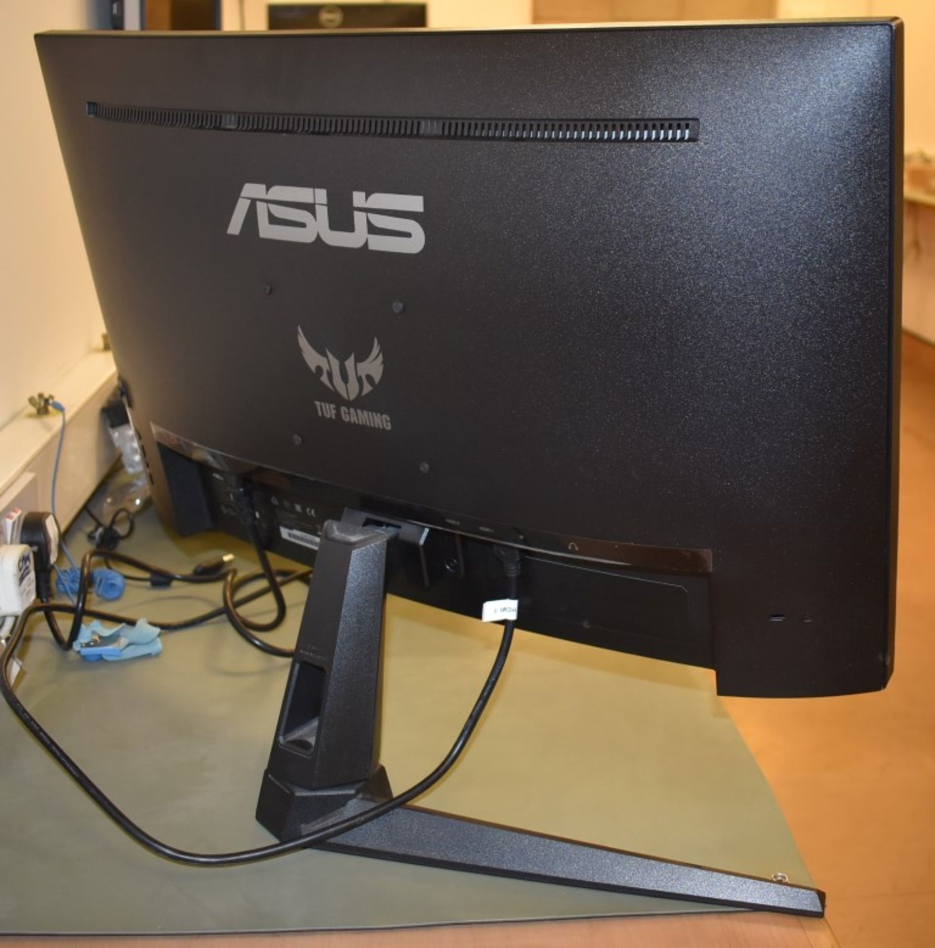 1 x Asus TUF Gaming Curved Gaming Monitor - 27 Inch WQHD (2560x1440) 165Hz - Model VG27WQ1B - Image 2 of 5