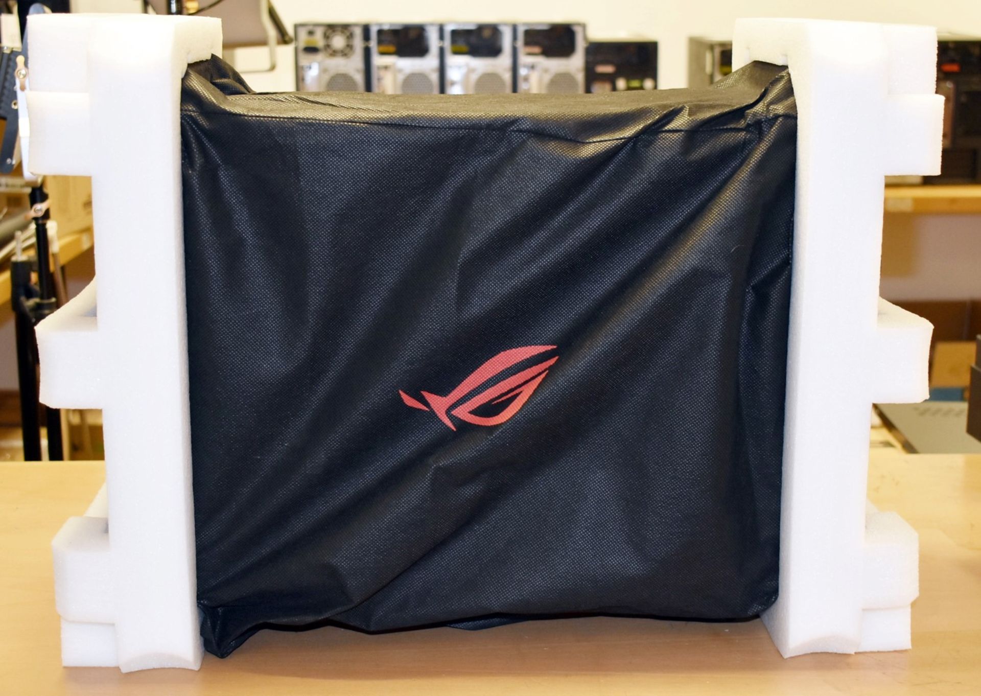 1 x Asus ROG Z11 Mini-ITX PC Gaming Case - Black Finish With Side Window and Limited Edition - Image 12 of 15