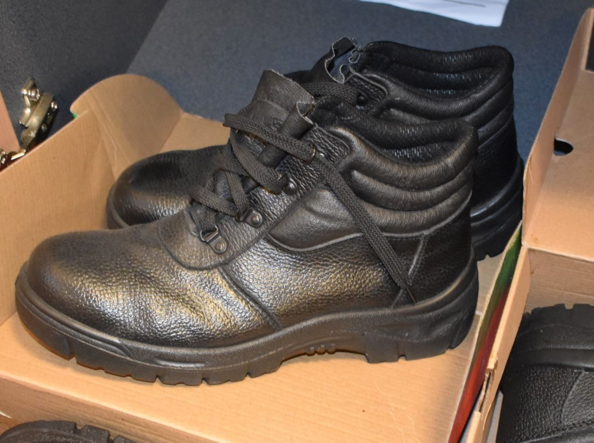 5 x Pairs of Safety Work Boots With Boxes - Various Styles and Sizes Included - Image 2 of 7