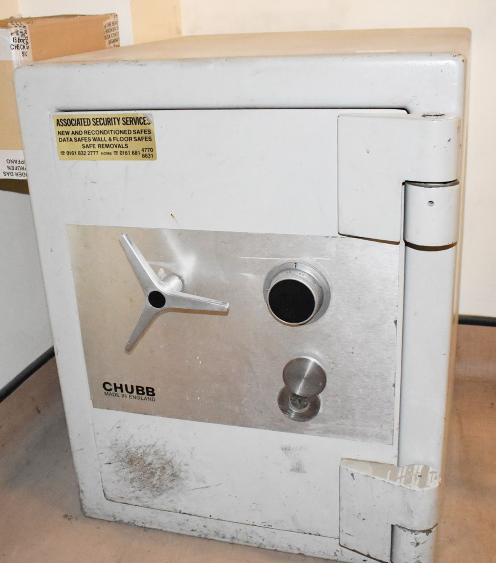 1 x Chubb Heavy Duty Safe With Key - Size: H80 x W64 x D70 cms - Ref: AC143 GFBR - CL646 - Location: