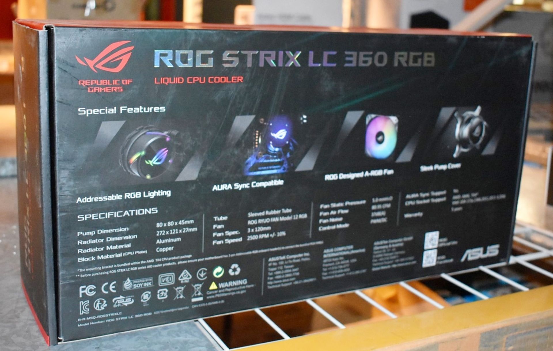 1 x Asus ROG Strix LC 360 RGB Liquid CPU Cooler With Three 120mm Fans - Suitable For AMD and Intel - Image 3 of 6