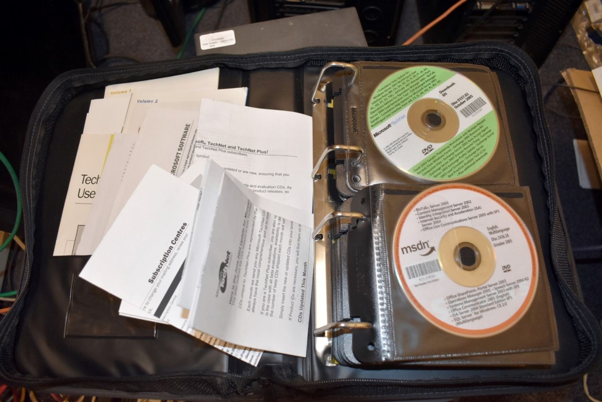 1 x Microsoft TechNet Plus Folder With Various Microsoft Installation Disks - Image 5 of 5