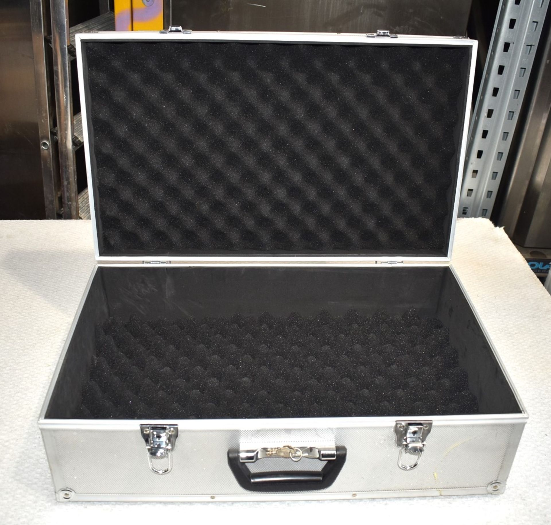 1 x Foam Padded Heavy Duty Transit Case - With Lock and Key - Size: 58 x 35 x 20 cms - Image 2 of 5