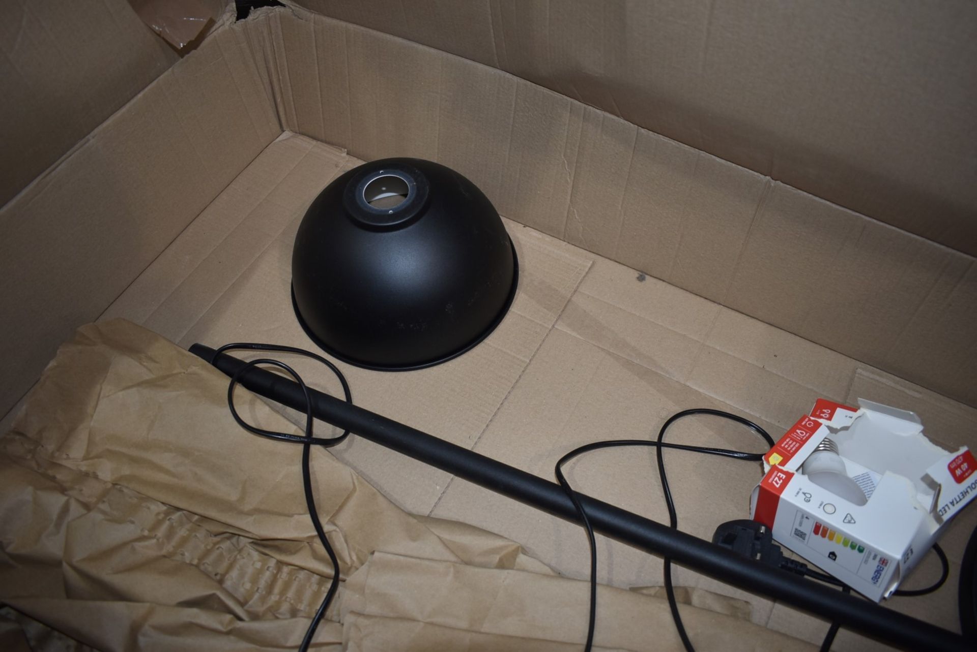 1 x Floor Standing Lamp in Black - Image 3 of 3