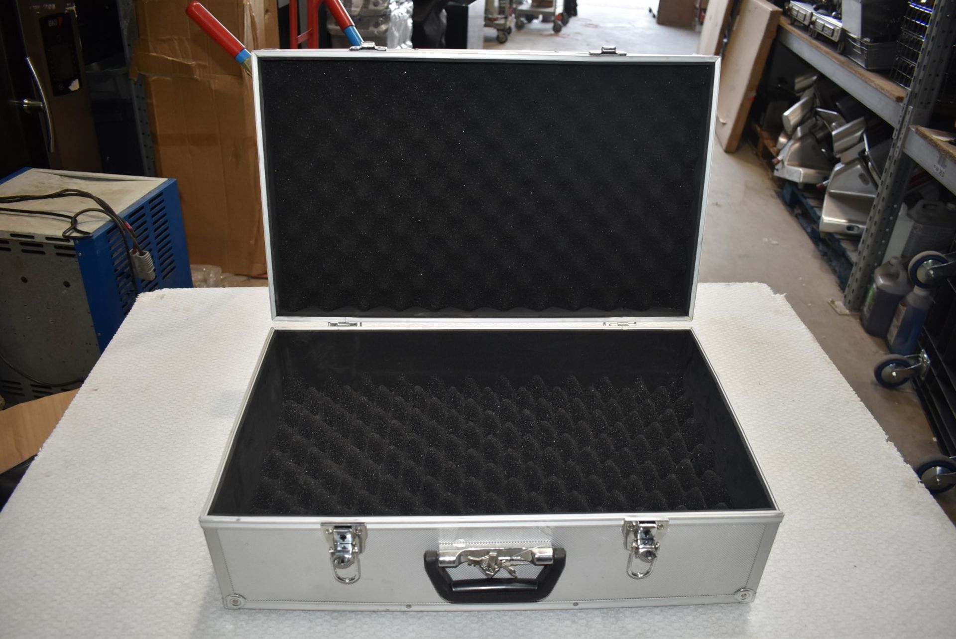 1 x Foam Padded Heavy Duty Transit Case - With Lock and Key - Size: 58 x 35 x 20 cms - Image 3 of 4