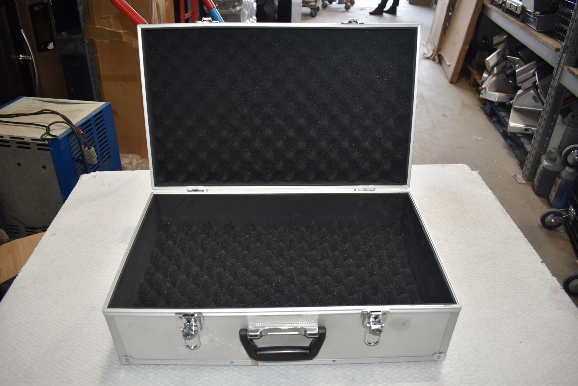 1 x Foam Padded Heavy Duty Transit Case - With Lock and Key - Size: 58 x 35 x 20 cms - Image 3 of 5