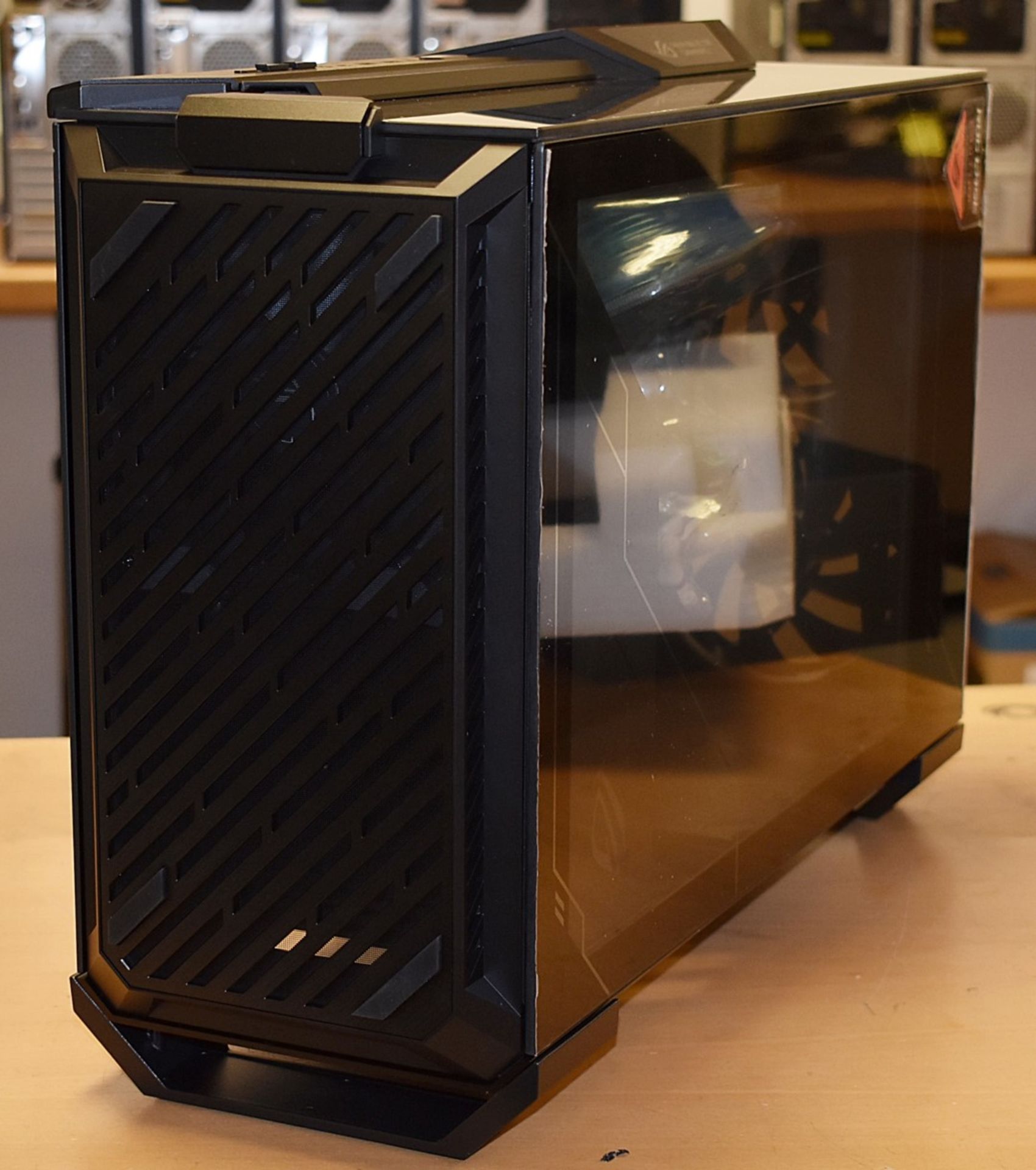 1 x Asus ROG Z11 Mini-ITX PC Gaming Case - Black Finish With Side Window and Limited Edition - Image 8 of 15