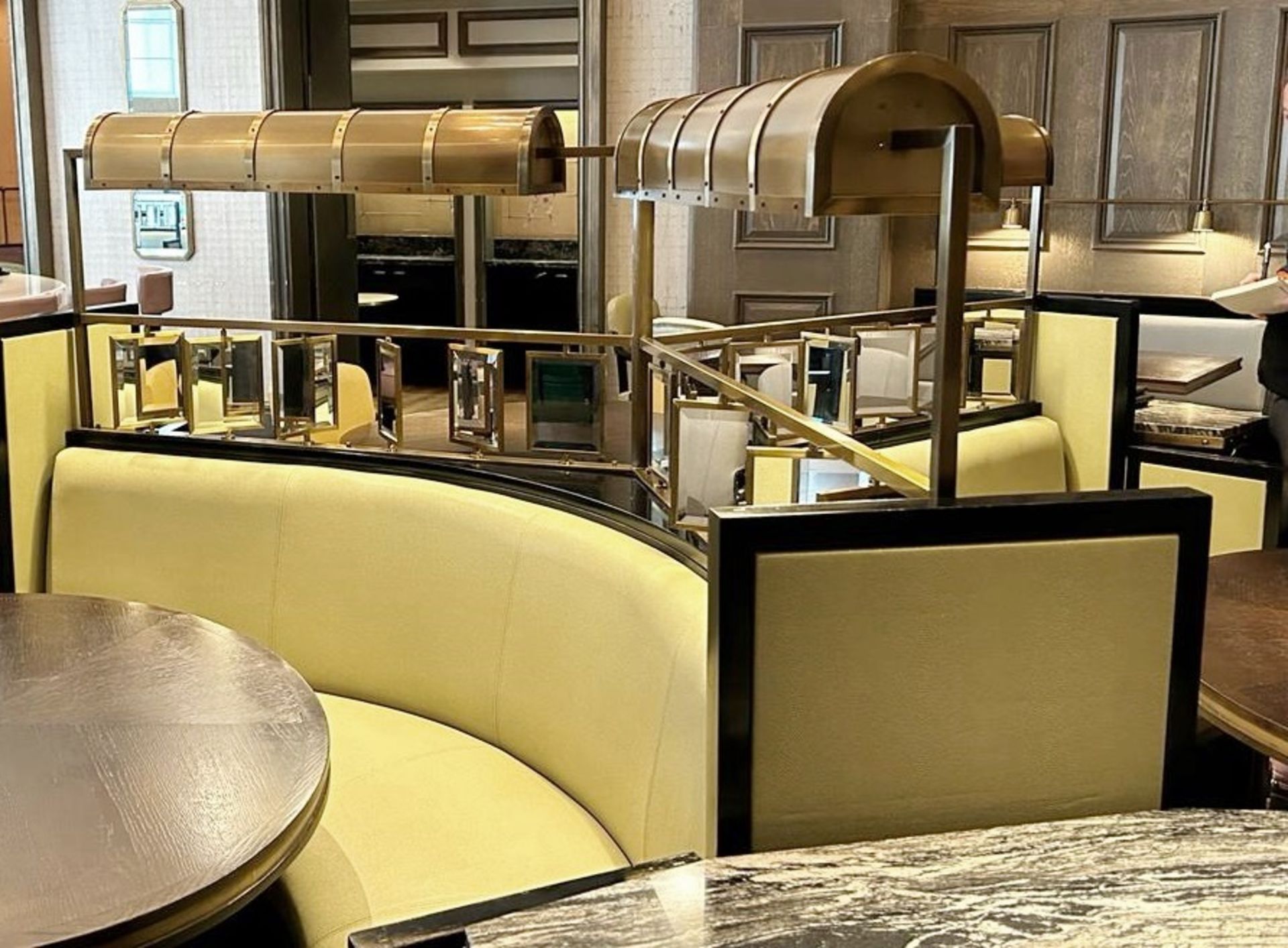 1 x Luxury Commercial Star-shaped Banquet Seating - Situated in an Exclusive Gourmet Restaurant - Image 4 of 12