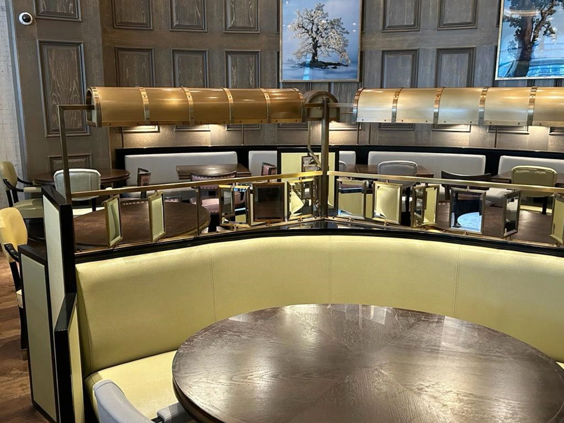 1 x Luxury Commercial Star-shaped Banquet Seating - Situated in an Exclusive Gourmet Restaurant - Image 7 of 12
