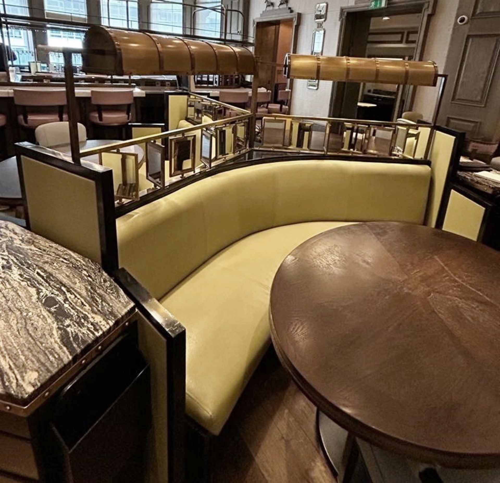 1 x Luxury Commercial Star-shaped Banquet Seating - Situated in an Exclusive Gourmet Restaurant - Image 3 of 12