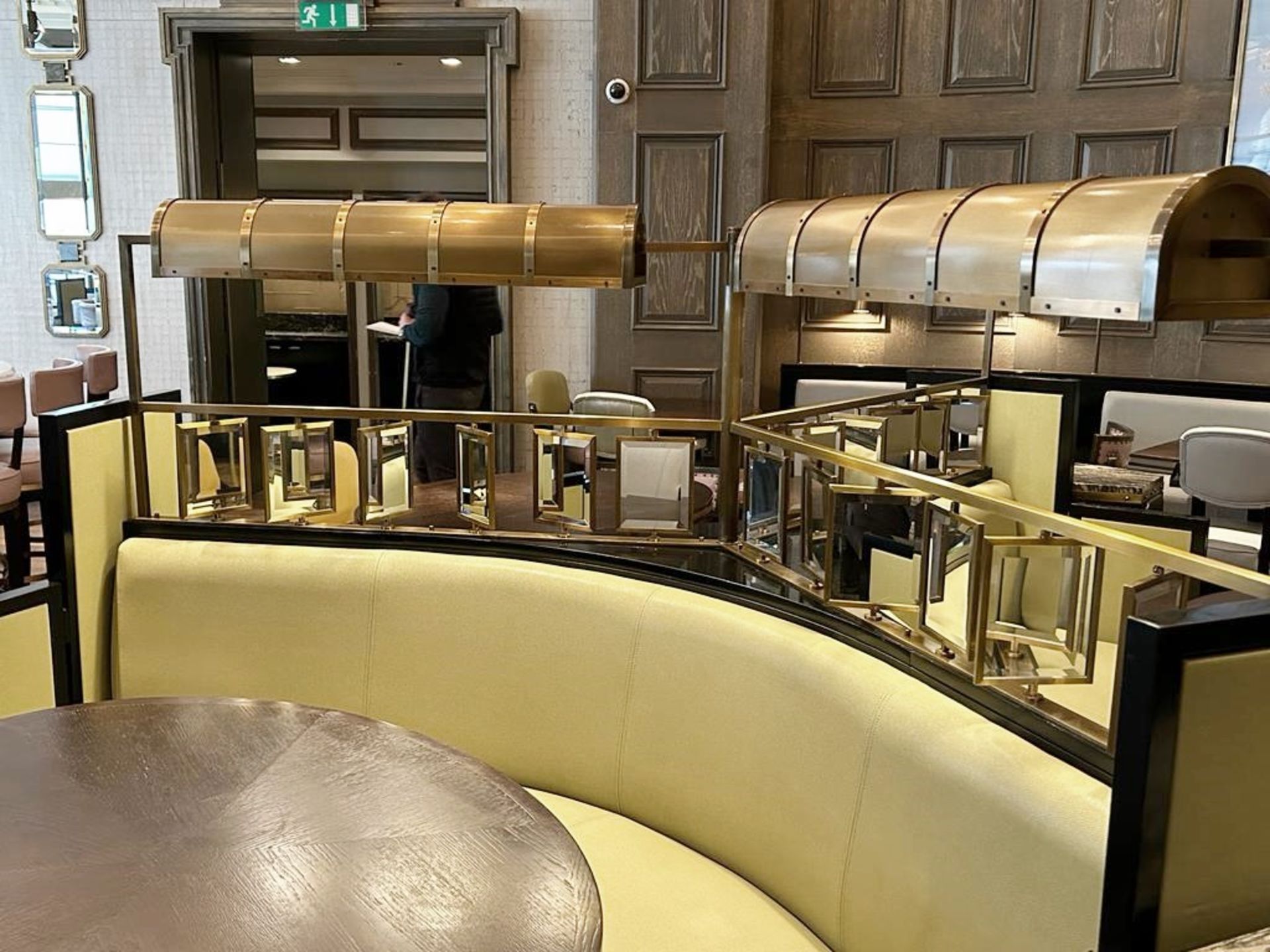 1 x Luxury Commercial Star-shaped Banquet Seating - Situated in an Exclusive Gourmet Restaurant - Image 5 of 12