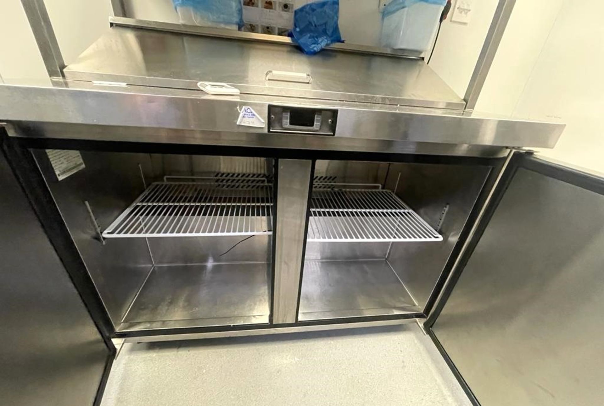 1 x Atosa Refrigerated Pizza Prep Fridge With Counter, Pizza Topper Section and Overhead Shelves - Image 6 of 8