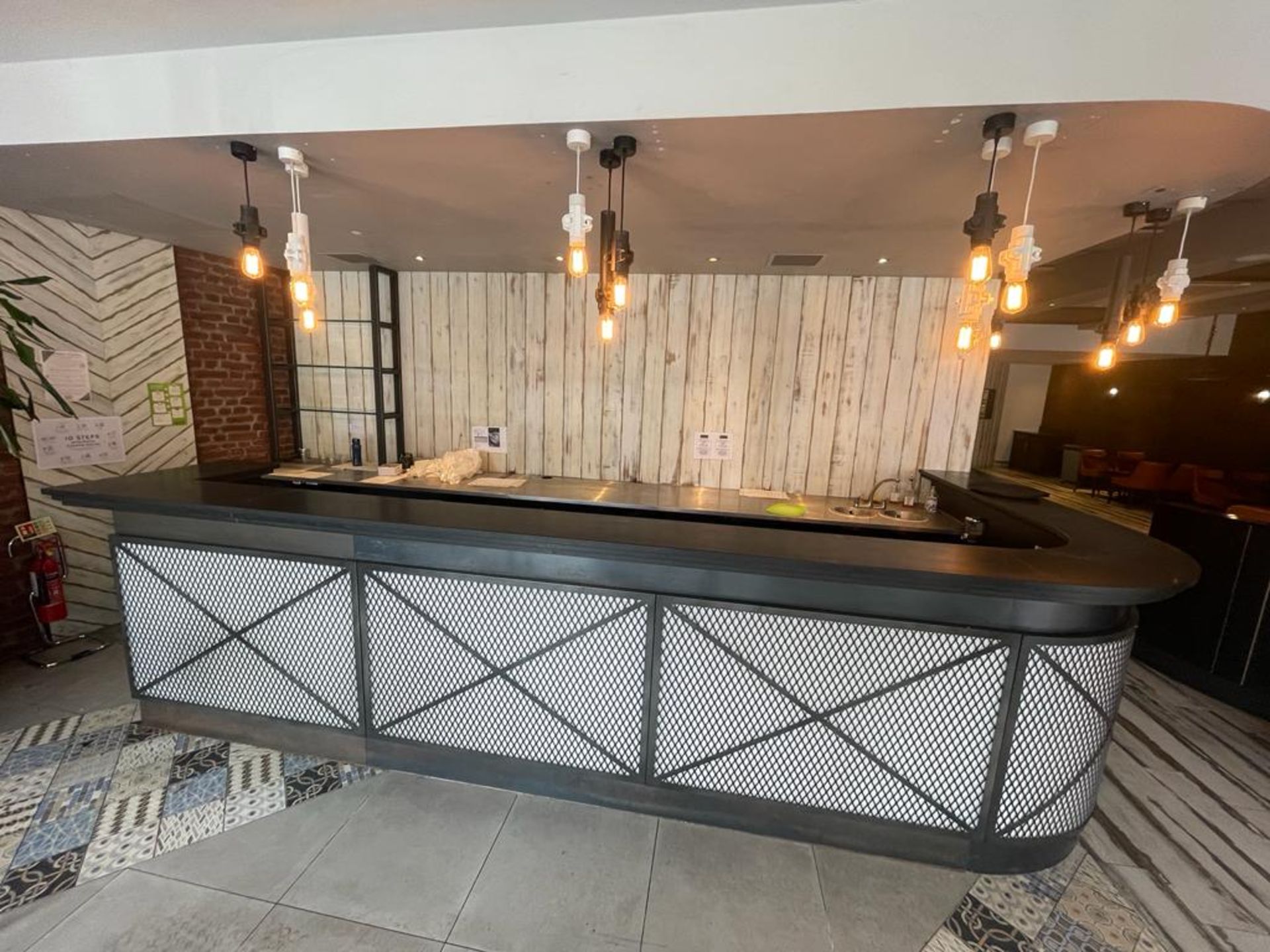 1 x Restaurant Drinks Bar Featuring a Shaped Design, Granite Worktop, Diamond Lattice Fascia - Image 10 of 25