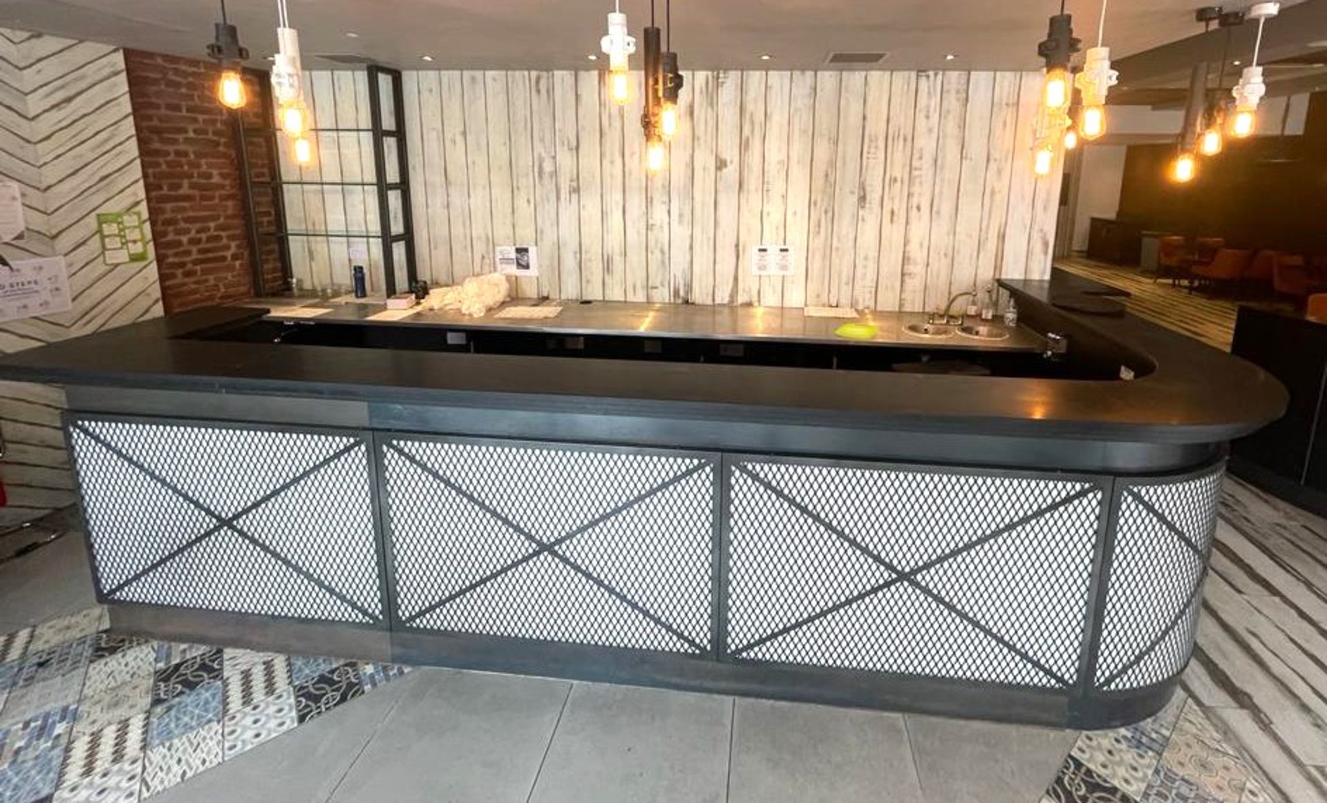1 x Restaurant Drinks Bar Featuring a Shaped Design, Granite Worktop, Diamond Lattice Fascia - Image 9 of 25