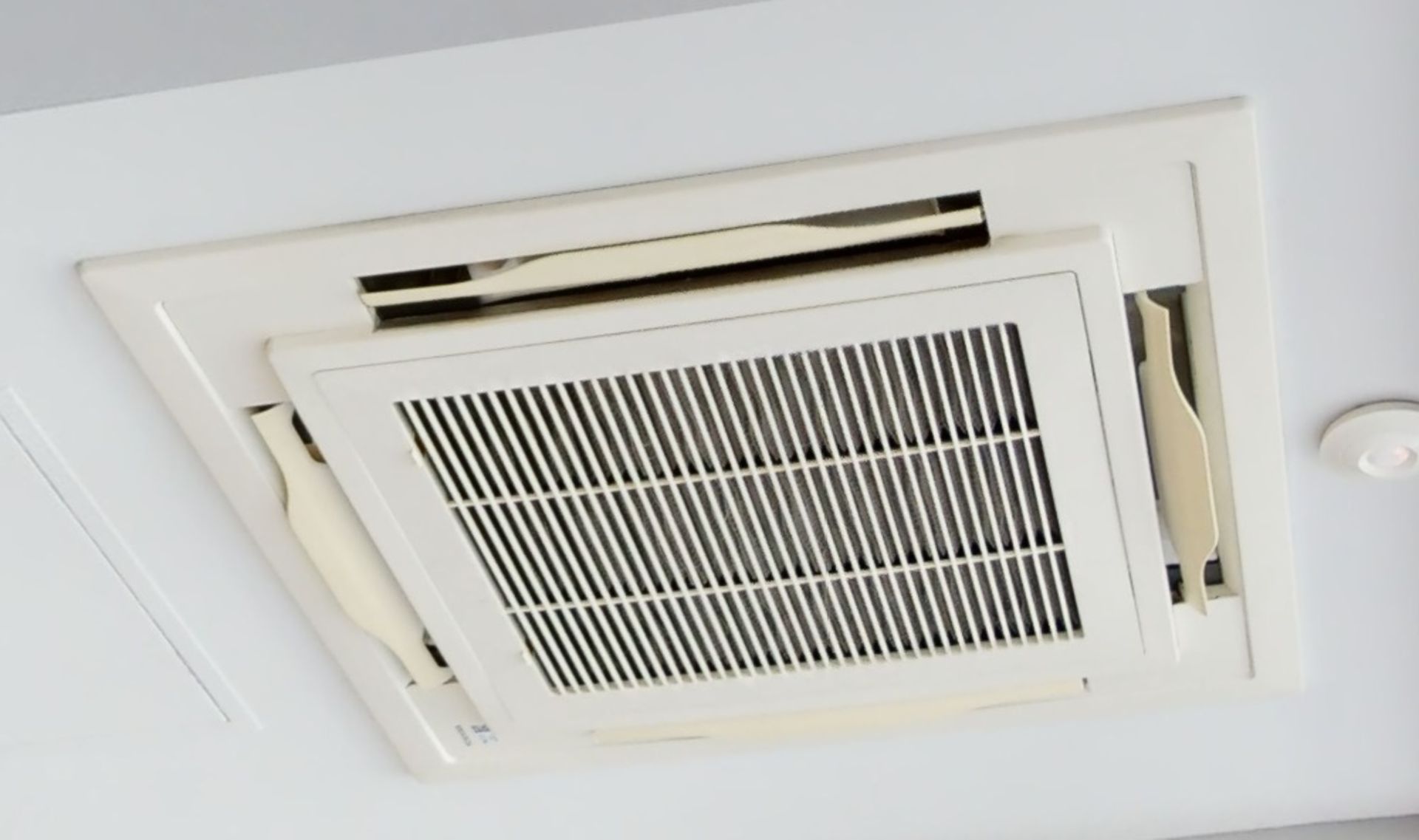 1 x Toshiba Air Conditioning System - Includes 3 x Indoor Cassettes and 3 x Outdoor Condensers - Image 3 of 5