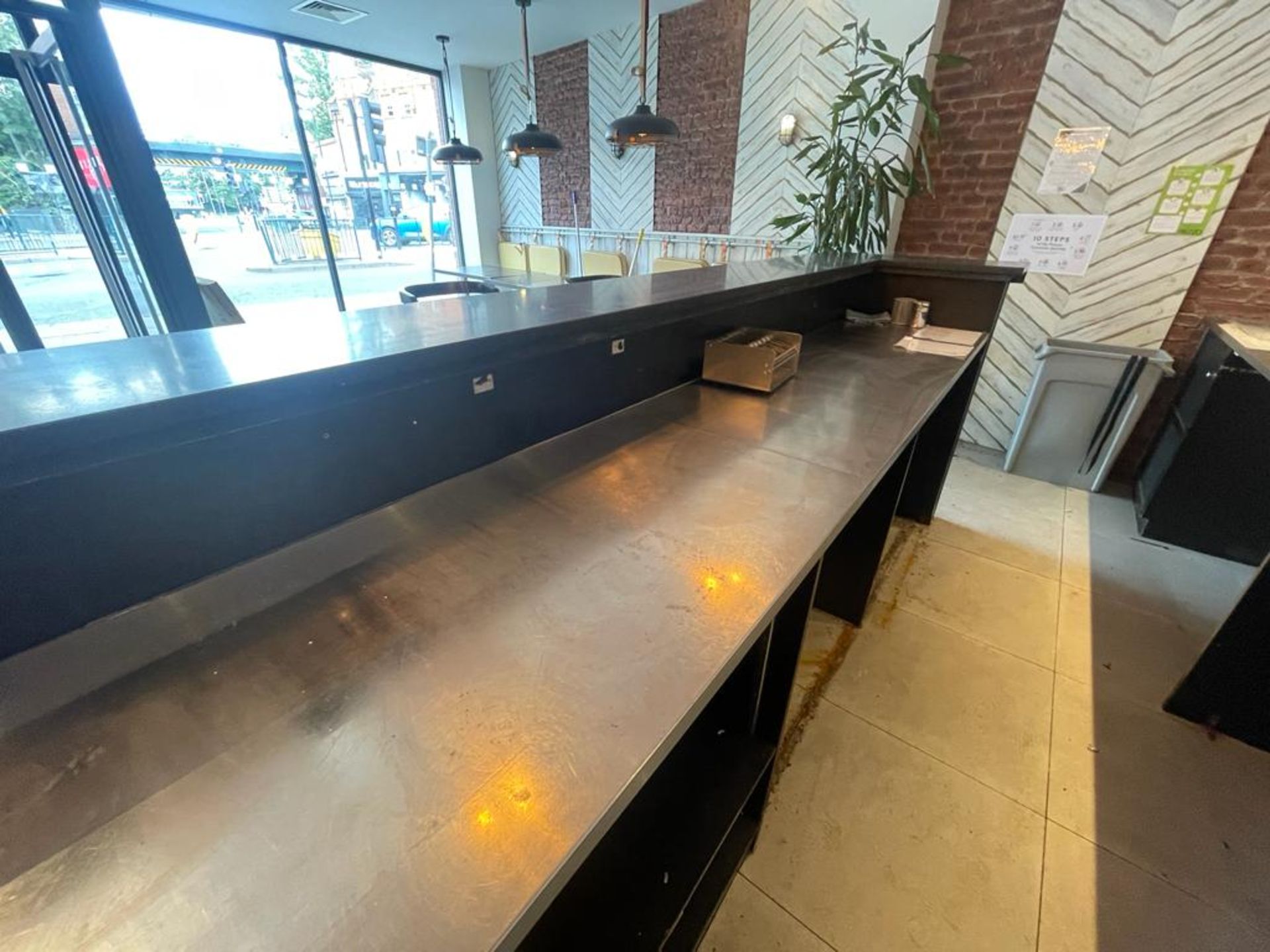 1 x Restaurant Drinks Bar Featuring a Shaped Design, Granite Worktop, Diamond Lattice Fascia - Image 13 of 25