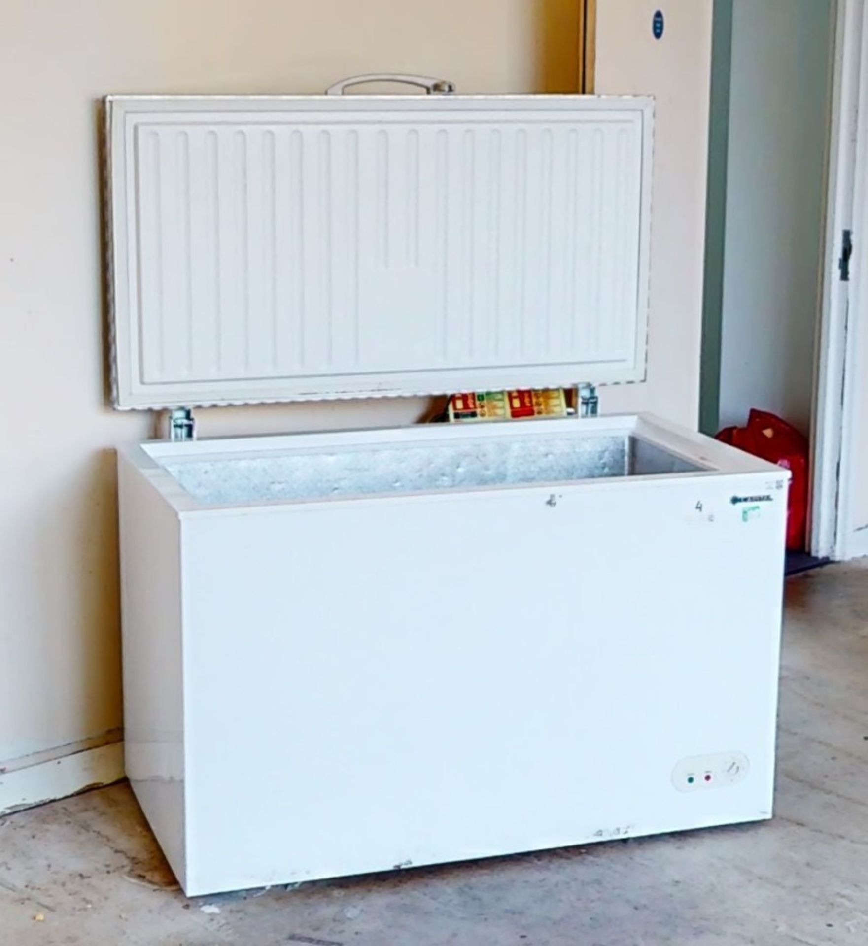 1 x Eco-Freeze Commercial Chest Freezer With Stainless Steel Top - Image 8 of 8
