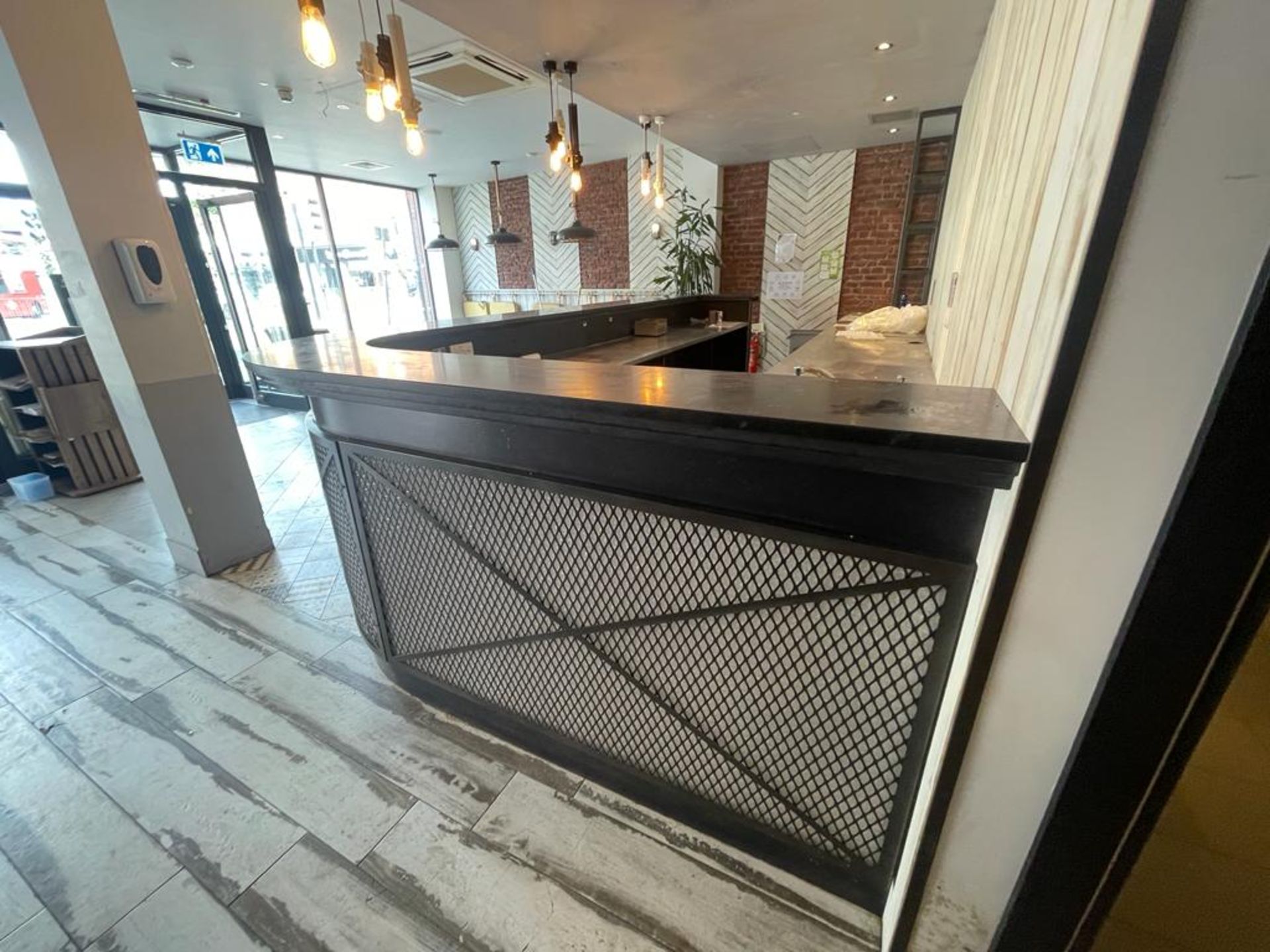 1 x Restaurant Drinks Bar Featuring a Shaped Design, Granite Worktop, Diamond Lattice Fascia - Image 11 of 25