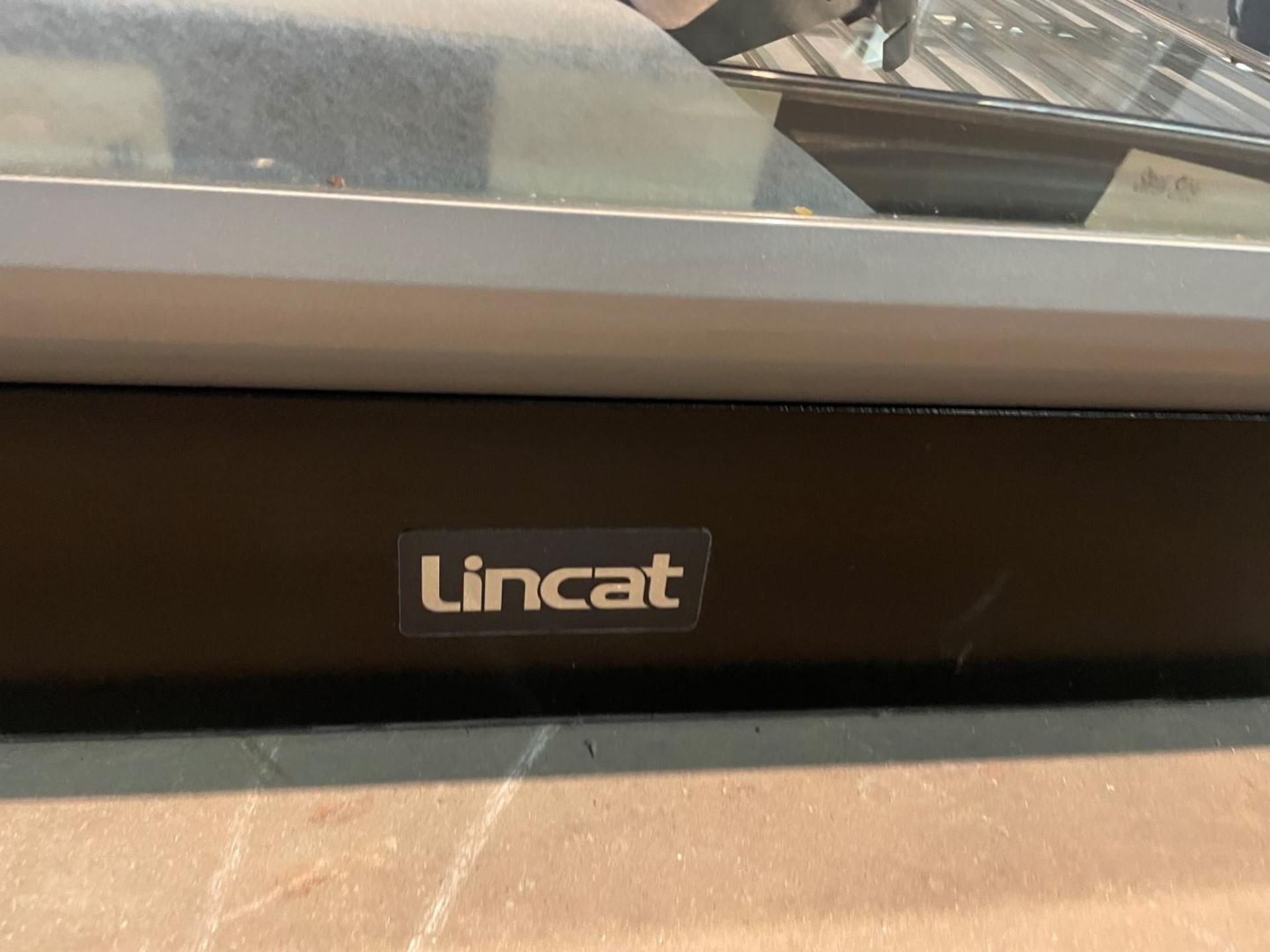 1 x Lincat Countertop rigerated Display Chiller - Image 8 of 10