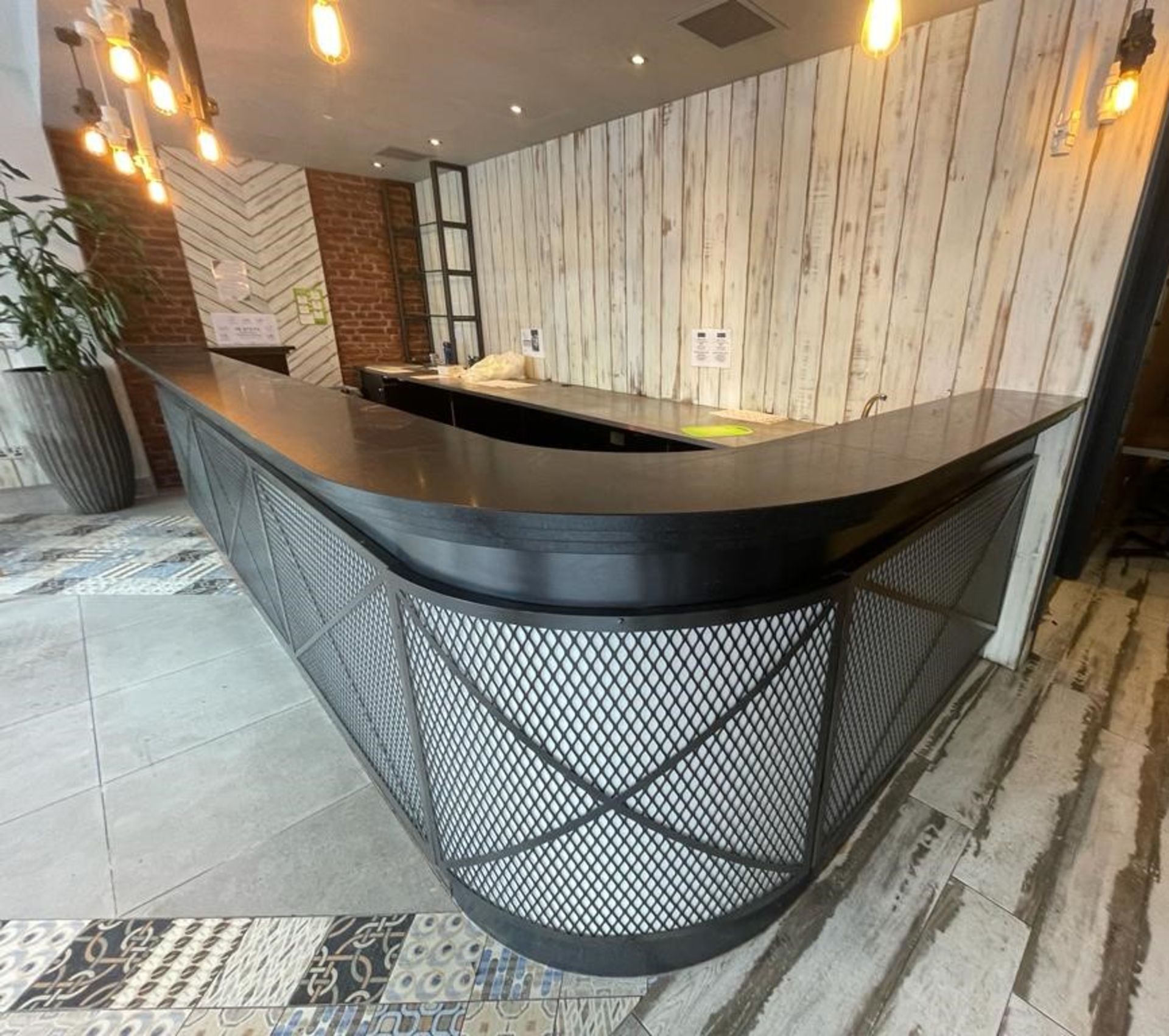 1 x Restaurant Drinks Bar Featuring a Shaped Design, Granite Worktop, Diamond Lattice Fascia - Image 14 of 25