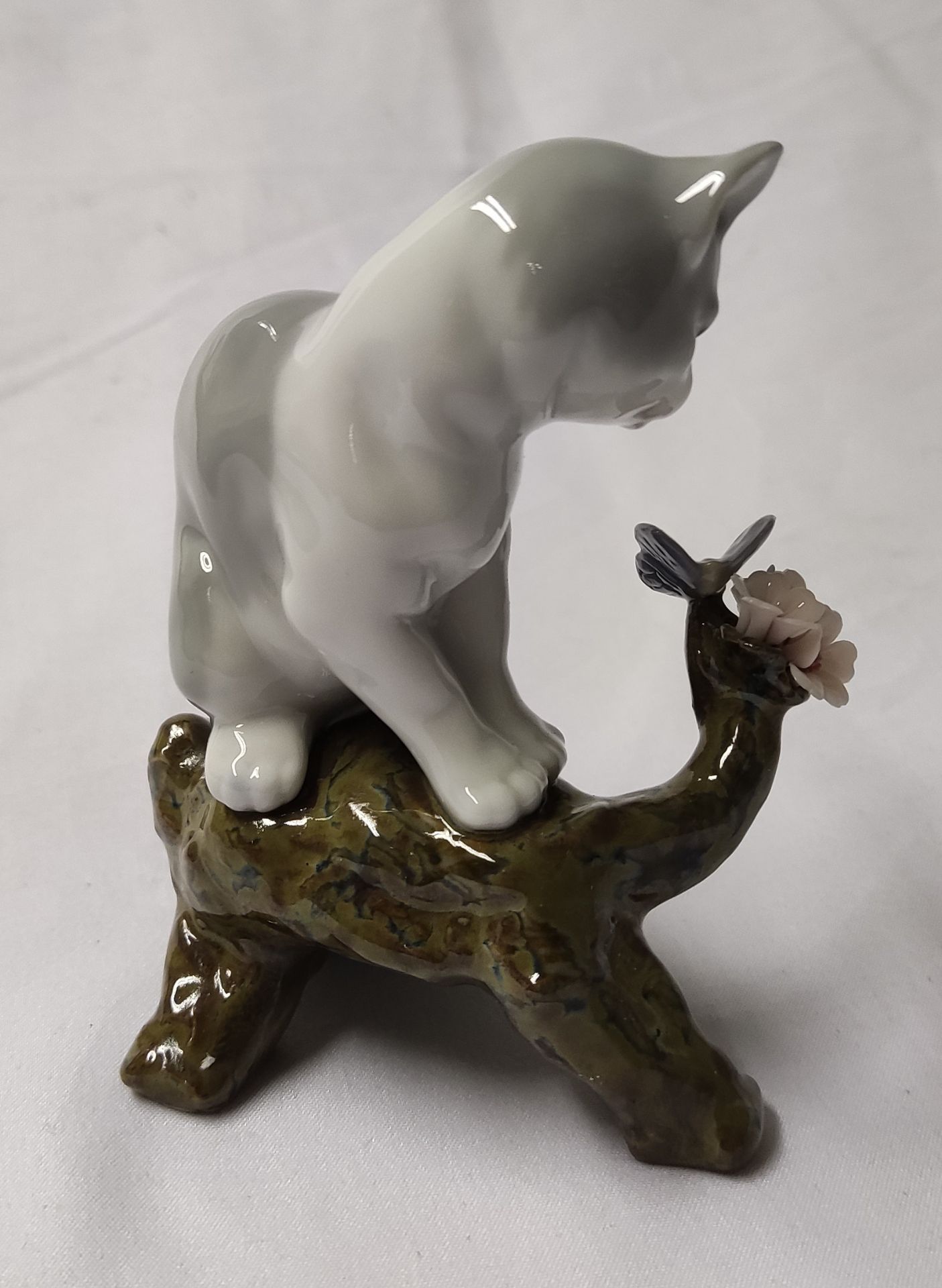 1 x LLADRO Blossoms For The Kitten Cat Porcelain Figurine - New/Boxed - RRP £270 - Ref: /HOC243/ - Image 4 of 21