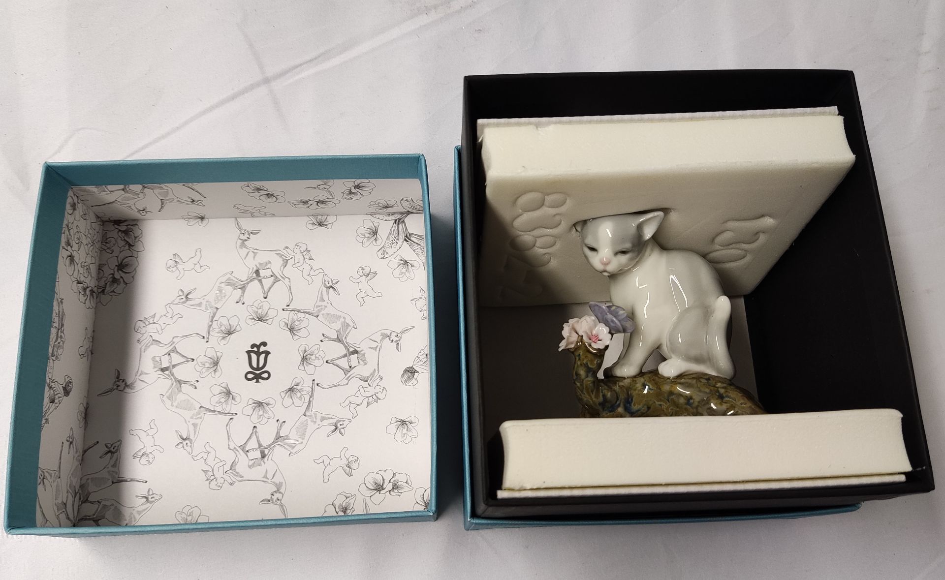 1 x LLADRO Blossoms For The Kitten Cat Porcelain Figurine - New/Boxed - RRP £270 - Ref: /HOC243/ - Image 8 of 21
