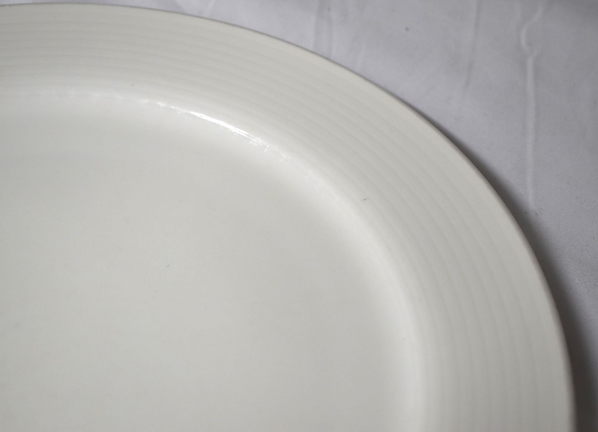 6 x Villeroy & Boch Contemporary Porcelain Flat Dinner Plates - 31.5 cms - CL011 - Ref: PX284 - - Image 5 of 7