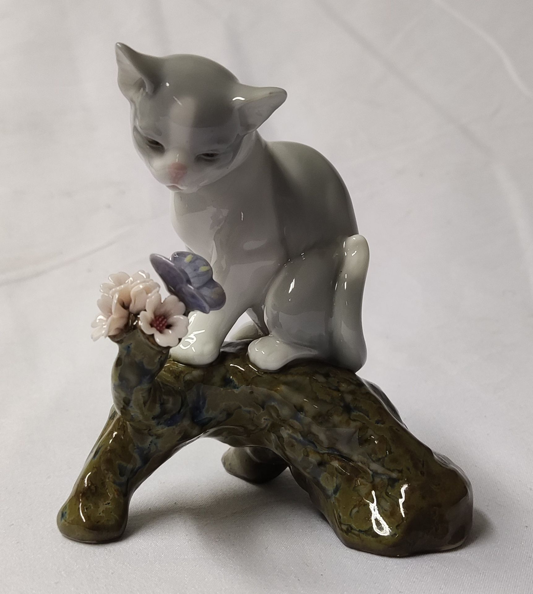 1 x LLADRO Blossoms For The Kitten Cat Porcelain Figurine - New/Boxed - RRP £270 - Ref: /HOC243/ - Image 21 of 21