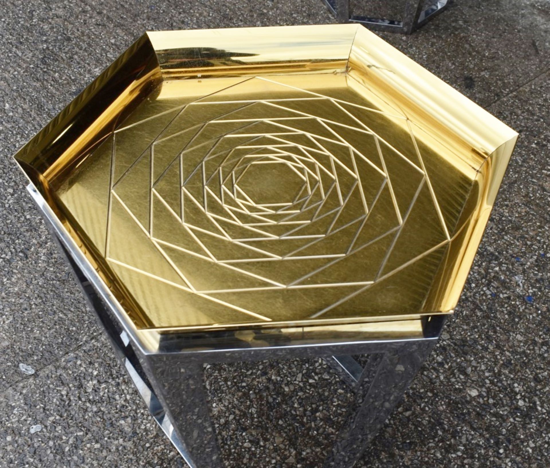 1 x Contemporary Designer Metal Table Featuring a Removable Tray Top with Geometric Rose Design, - Image 3 of 7