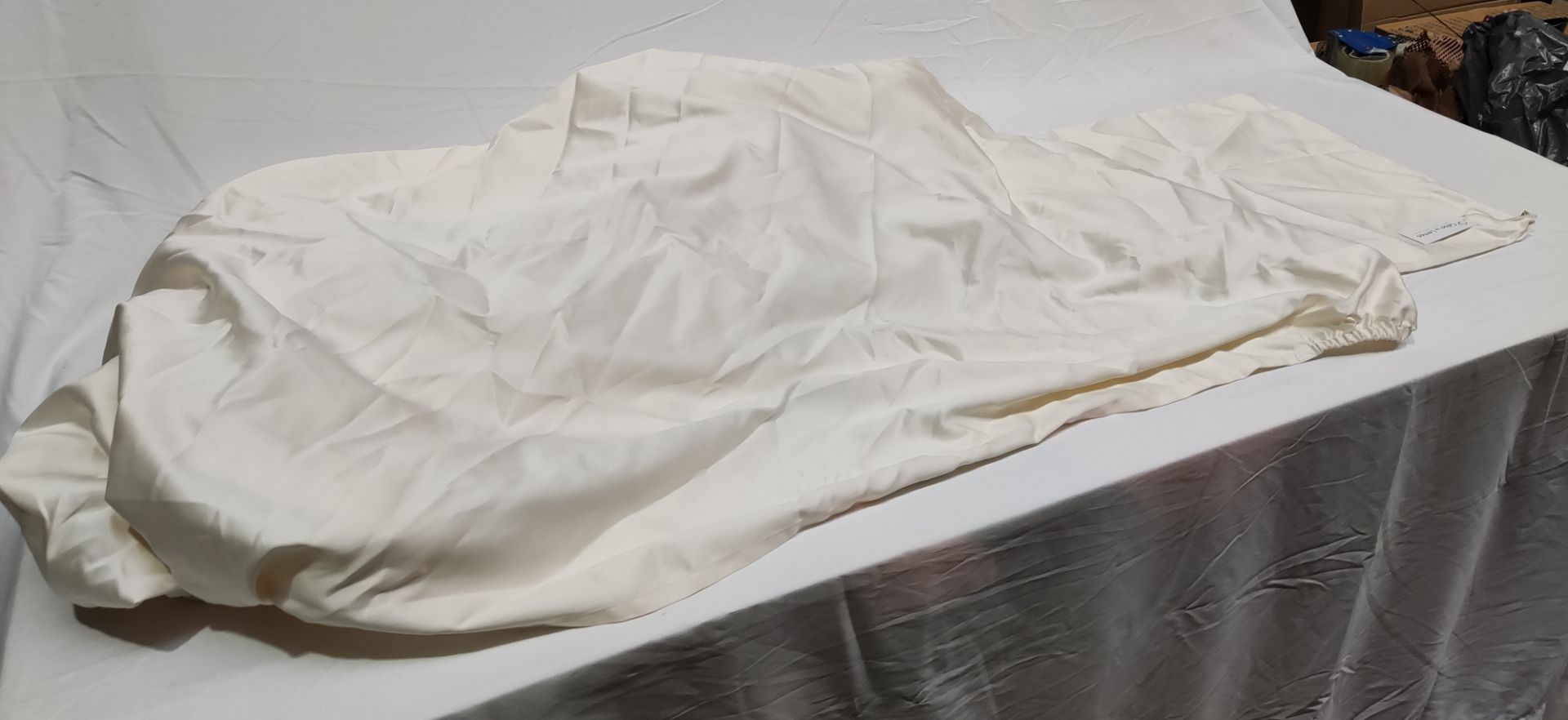 1 x CELSO DE LEMOS Capela Superking Fitted Sheet 180X200cm - 101 Naturel - Original RRP £839.00 - Image 6 of 6