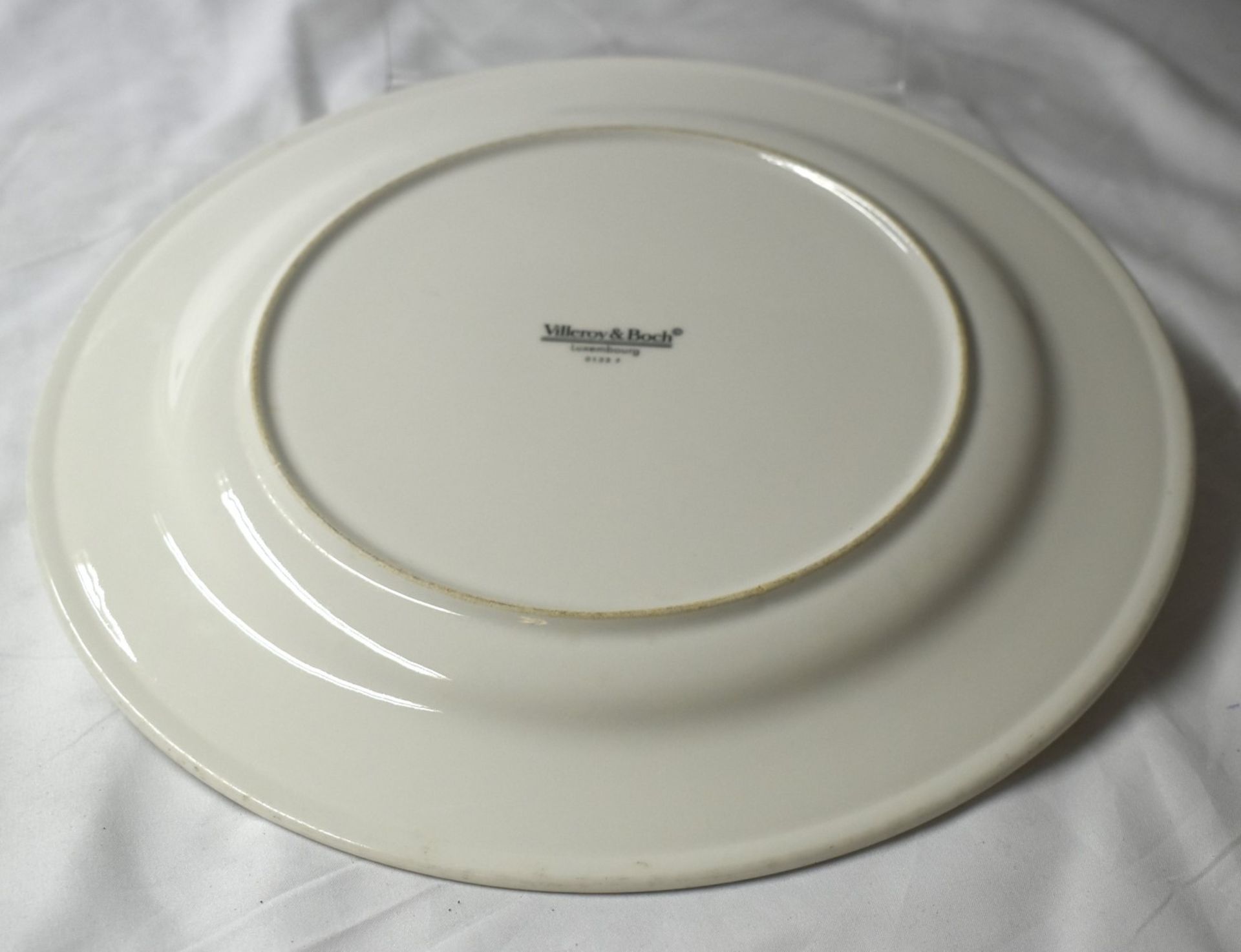 6 x Villeroy & Boch Contemporary Porcelain Flat Dinner Plates - 31.5 cms - CL011 - Ref: PX284 - - Image 3 of 7