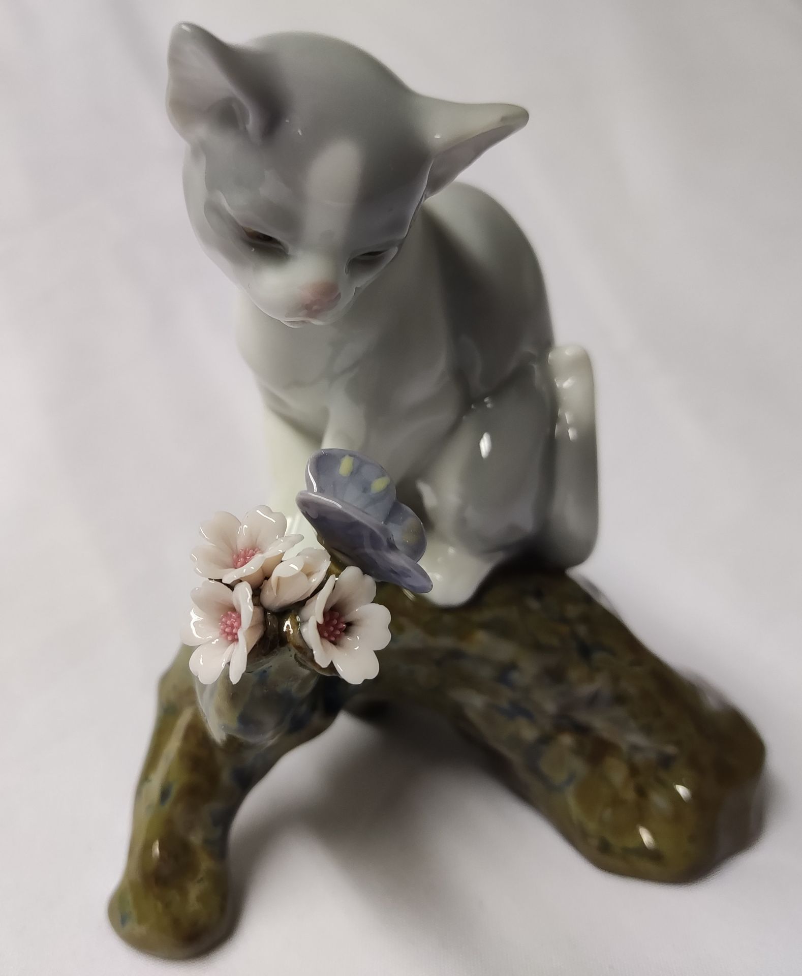 1 x LLADRO Blossoms For The Kitten Cat Porcelain Figurine - New/Boxed - RRP £270 - Ref: /HOC243/ - Image 7 of 21