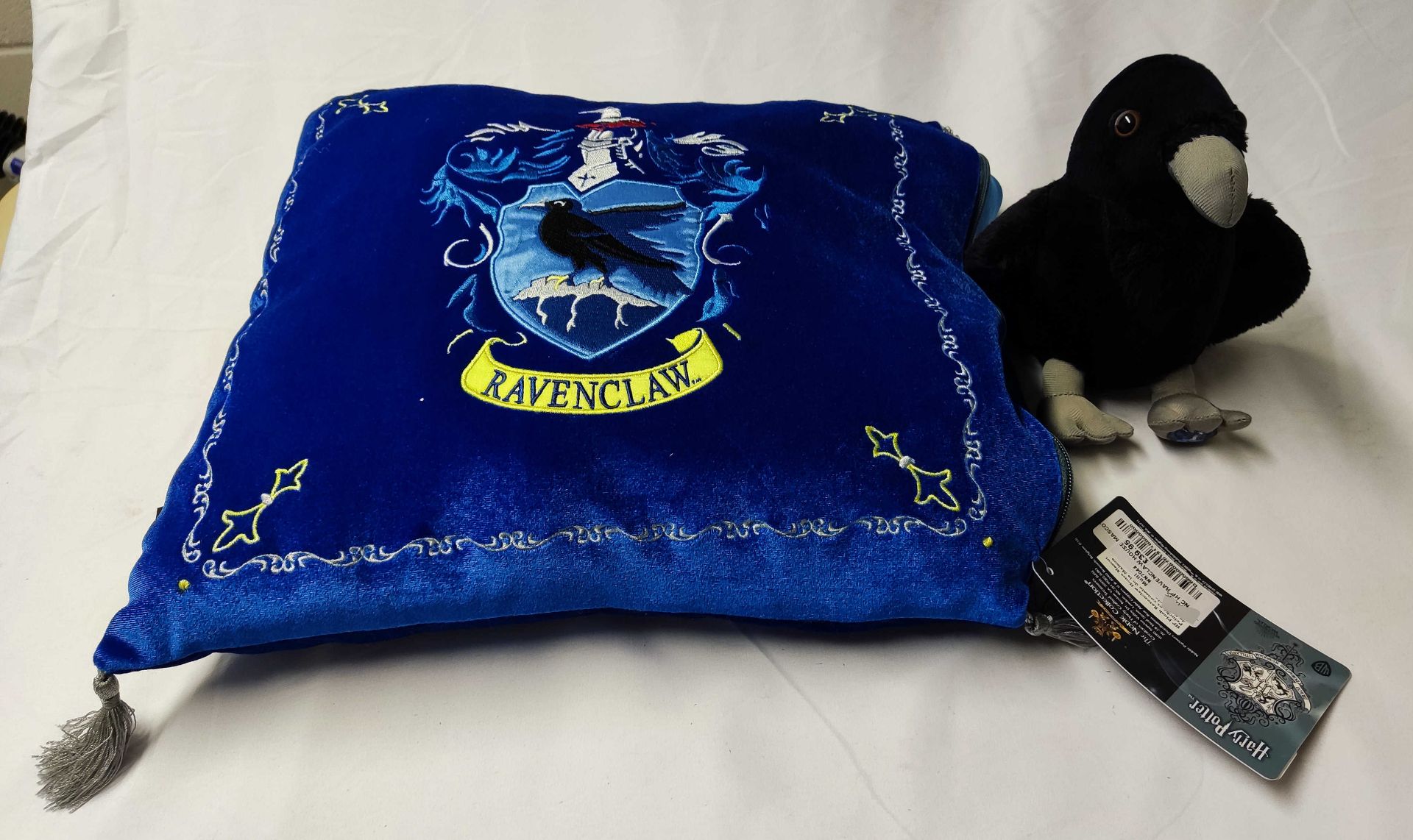 1 x NOBLE COLLECTION Harry Potter Ravenclaw House Mascot Cushion - New/Unused - RRP £39.95 - Ref: / - Image 2 of 11