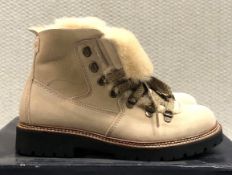 1 x Pair of Designer Olang Women's Winter Boots - Aurora.Lux 88 Beige - Euro Size 39 - New Boxed
