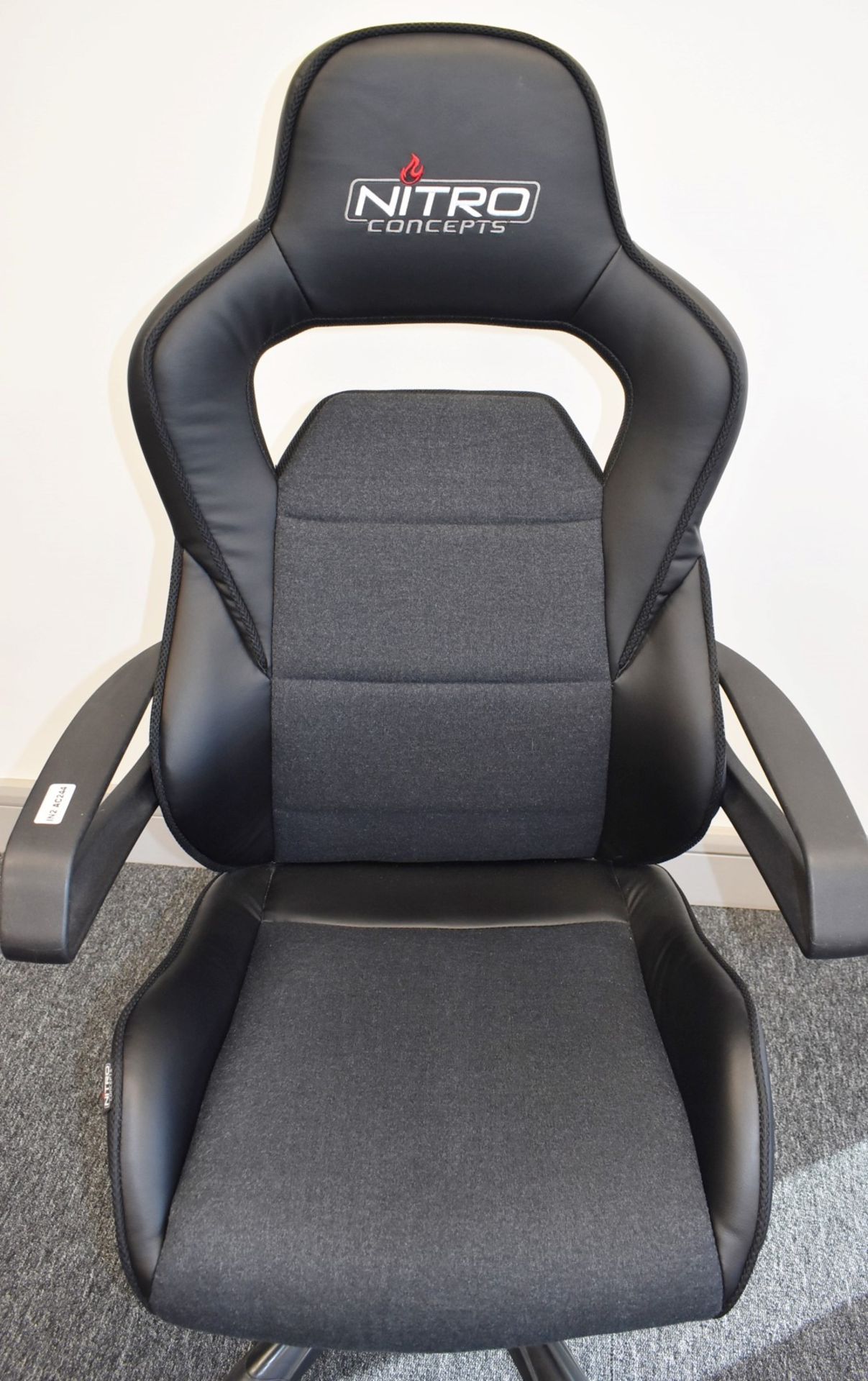 1 x Nitro Concepts Evo Gaming Swivel Chair - Faux Leather and Fabric Upholstery in Black - Gas - Image 5 of 8
