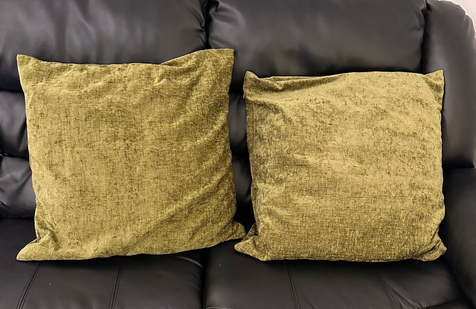 2 x Large Velvet Chenille Green Cushion With Cotton Inners And Zip Closing - Dimension 50x50cm -
