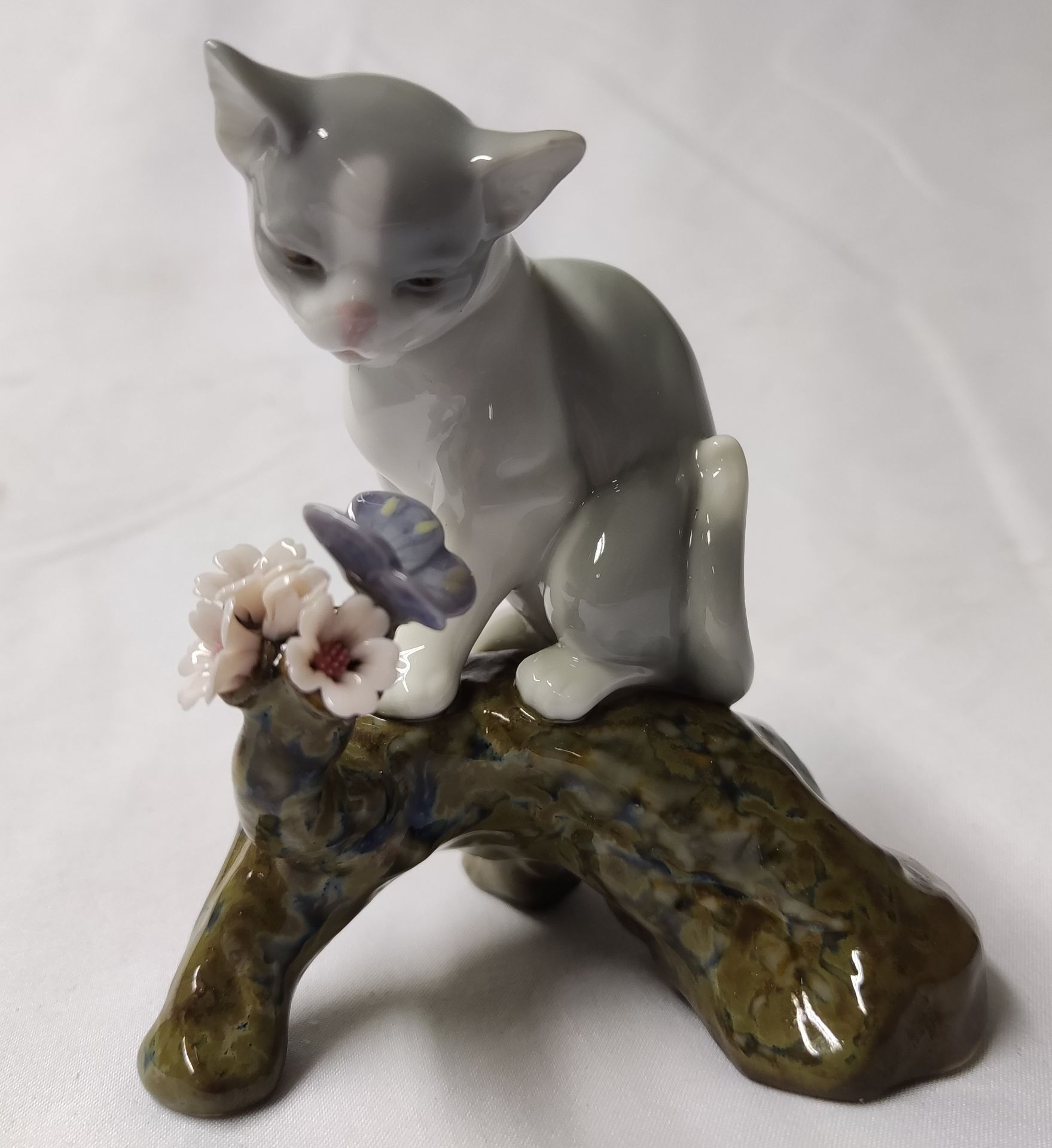 1 x LLADRO Blossoms For The Kitten Cat Porcelain Figurine - New/Boxed - RRP £270 - Ref: /HOC243/ - Image 6 of 21