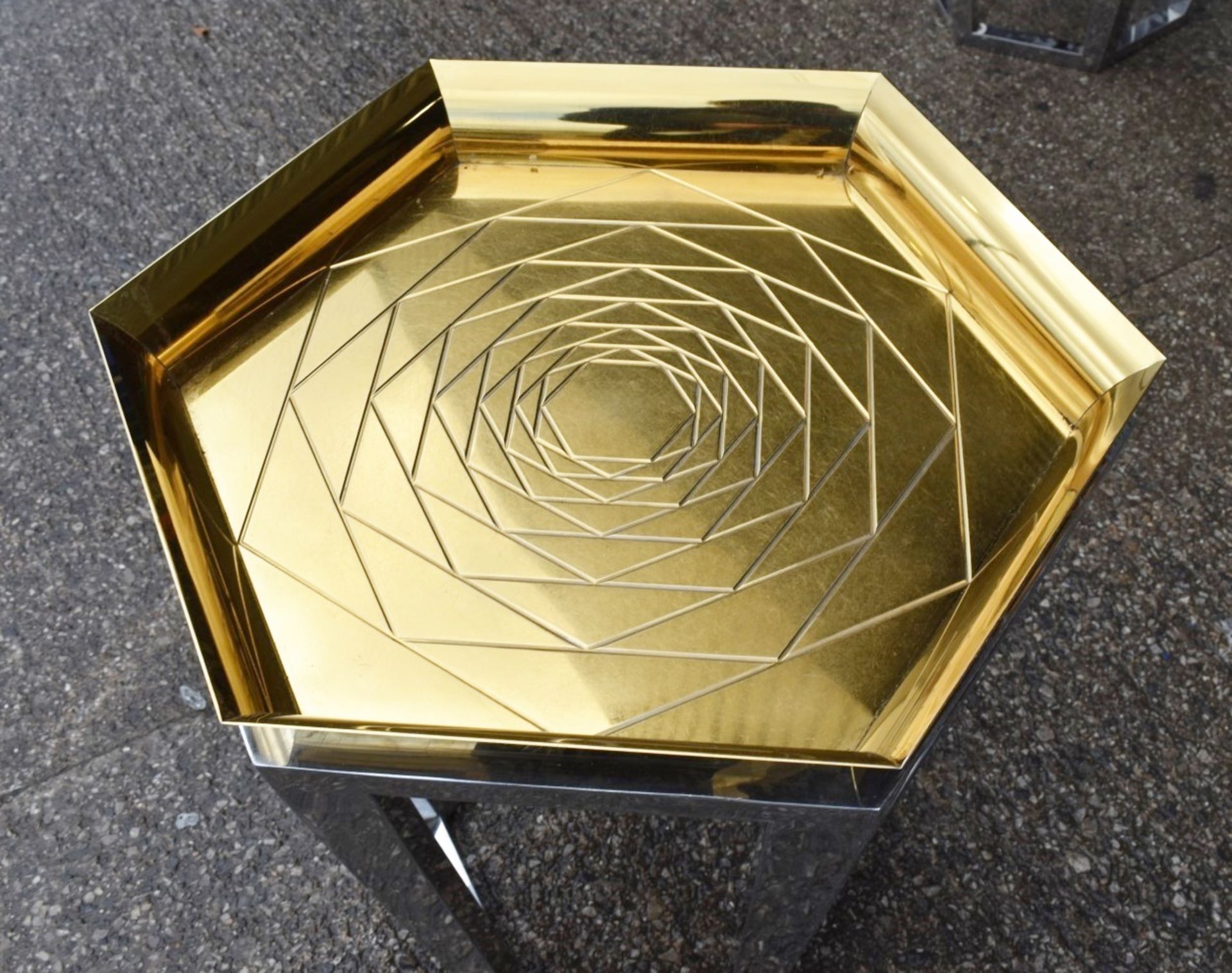 1 x Contemporary Designer Metal Table Featuring a Removable Tray Top with Geometric Rose Design, - Image 2 of 7