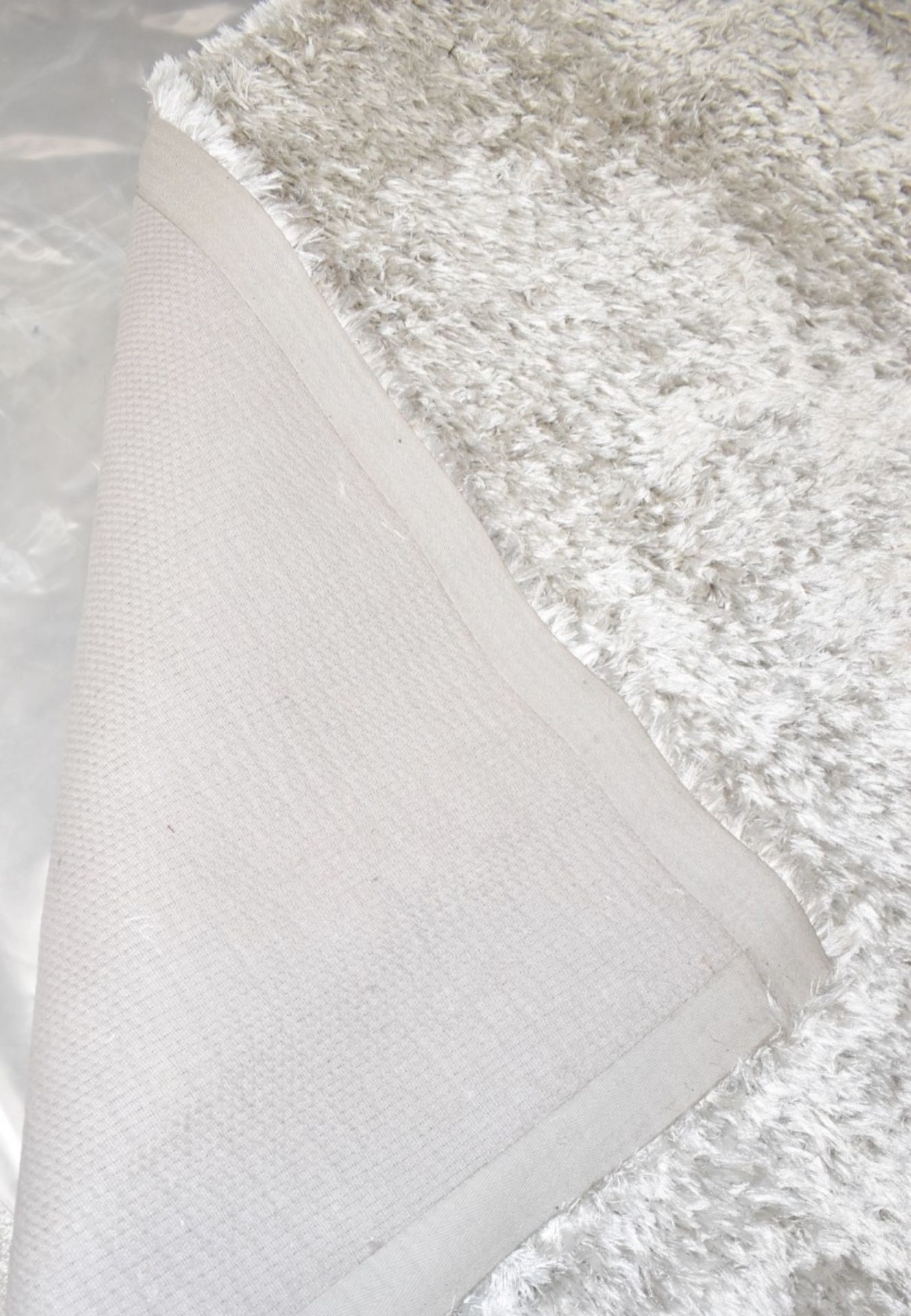 1 x LIGNE ROSET Soft Et Doux Luxury Designer Rug in Light Grey, 200x250cm - Original Price £4, - Image 7 of 7