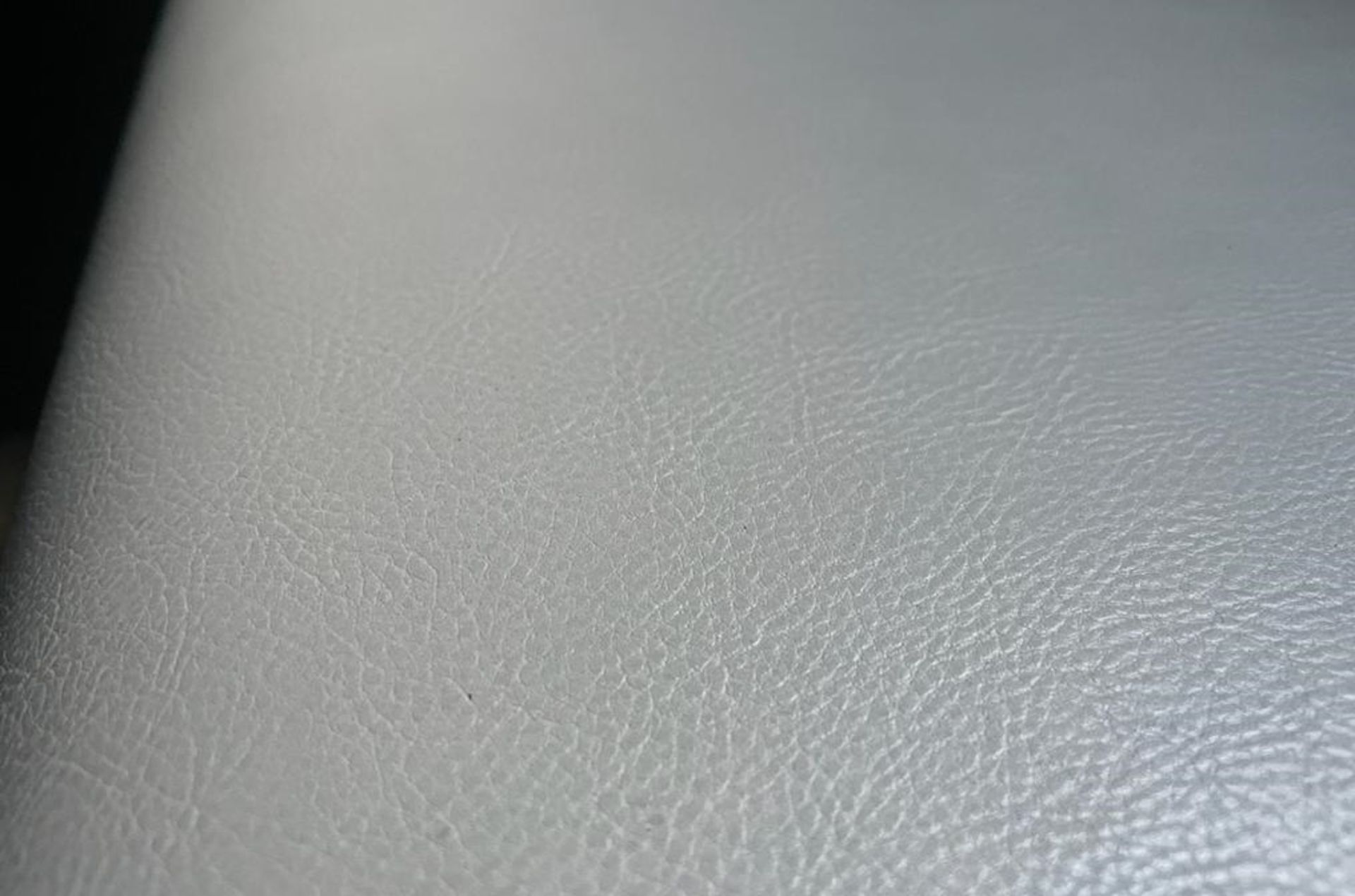 1 x Banquetting Seating Bench Upholstered in Beige Studded Back Leather Upholstery - Image 9 of 9