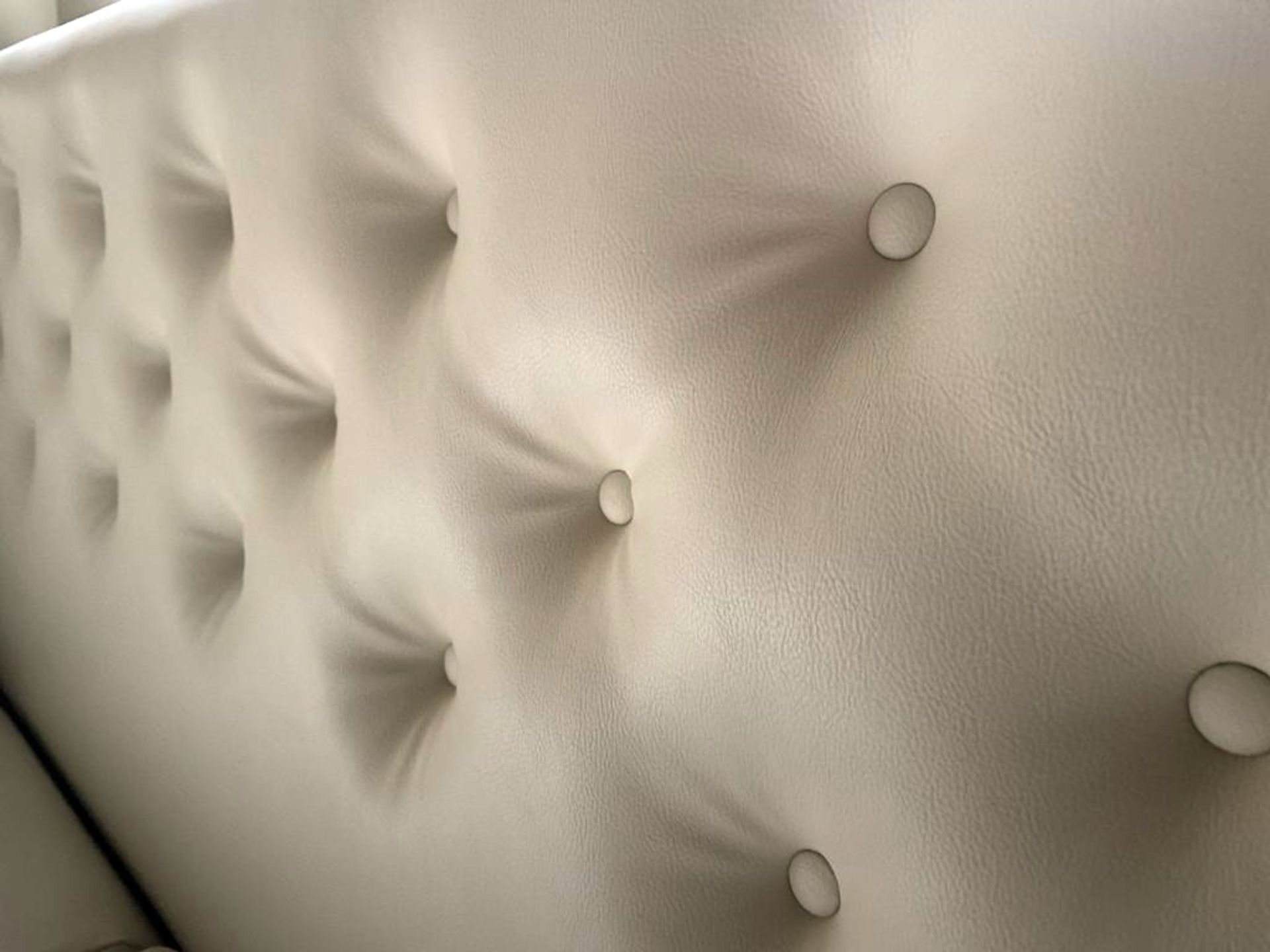 1 x Banquetting Seating Bench Upholstered in Beige Studded Back Leather Upholstery - Image 8 of 9
