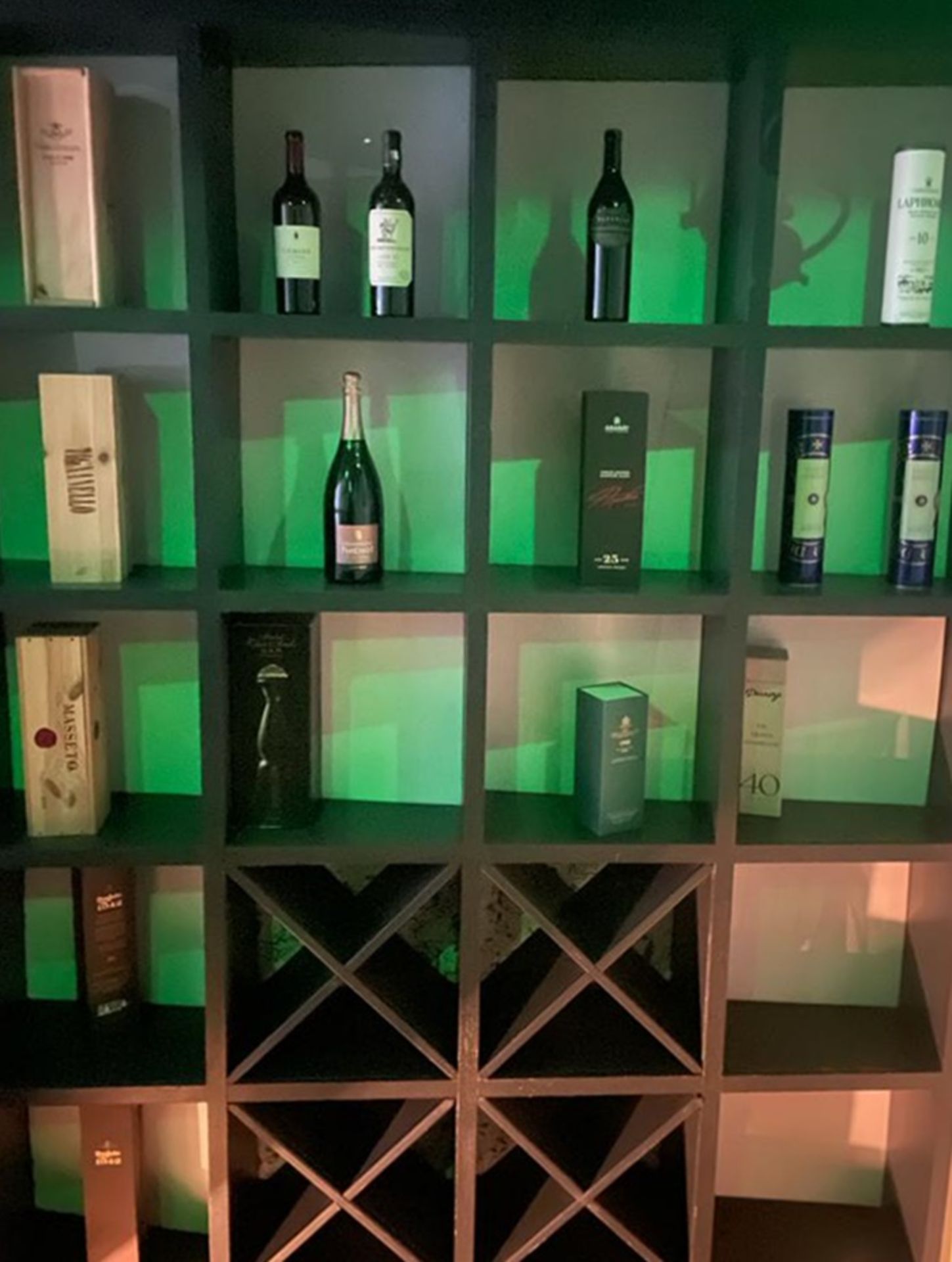 1 x Large Bespoke Shelving System For Displaying Books, Wine Bottles or Collectibles - More Pictures - Bild 8 aus 13