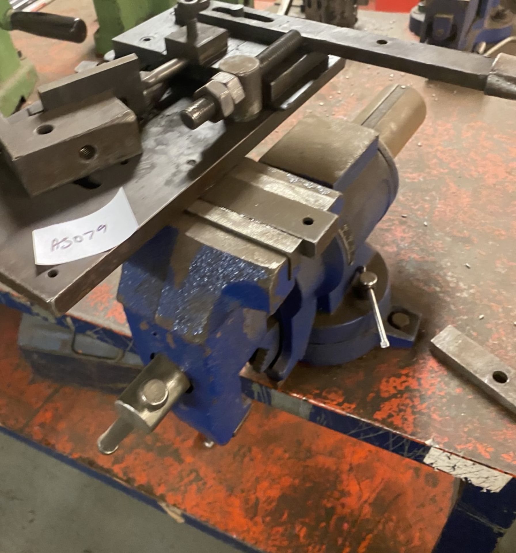 1 x Bench Mounted Vice