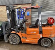 1 x Grant Handling Counterbalance Gas Forklift Truck - Includes Key - 3 Tonne Capacity