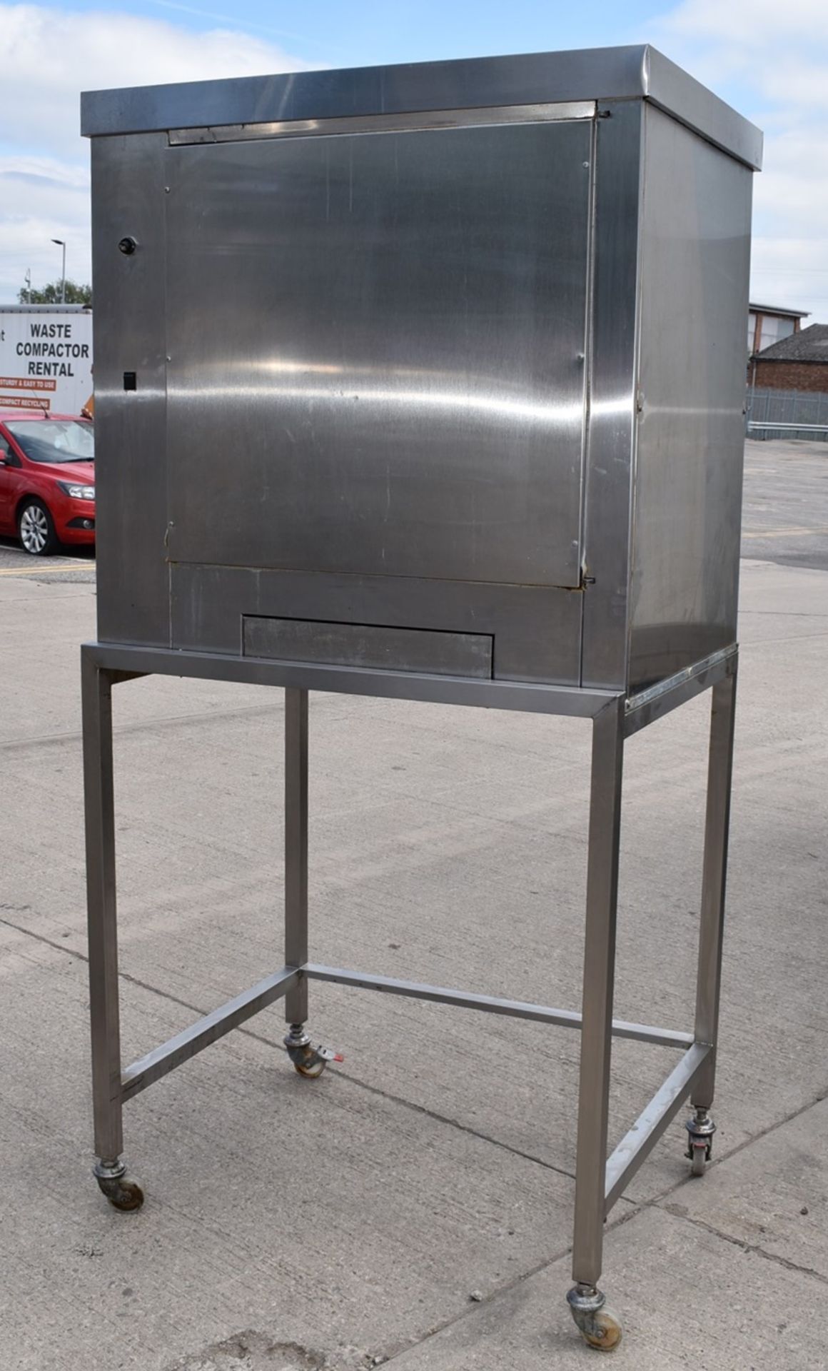 1 x BKI BBQ King Commercial Rotisserie Chicken Oven With Stand - Cooks Upto 40 Chickens - 3 Phase - Image 2 of 8