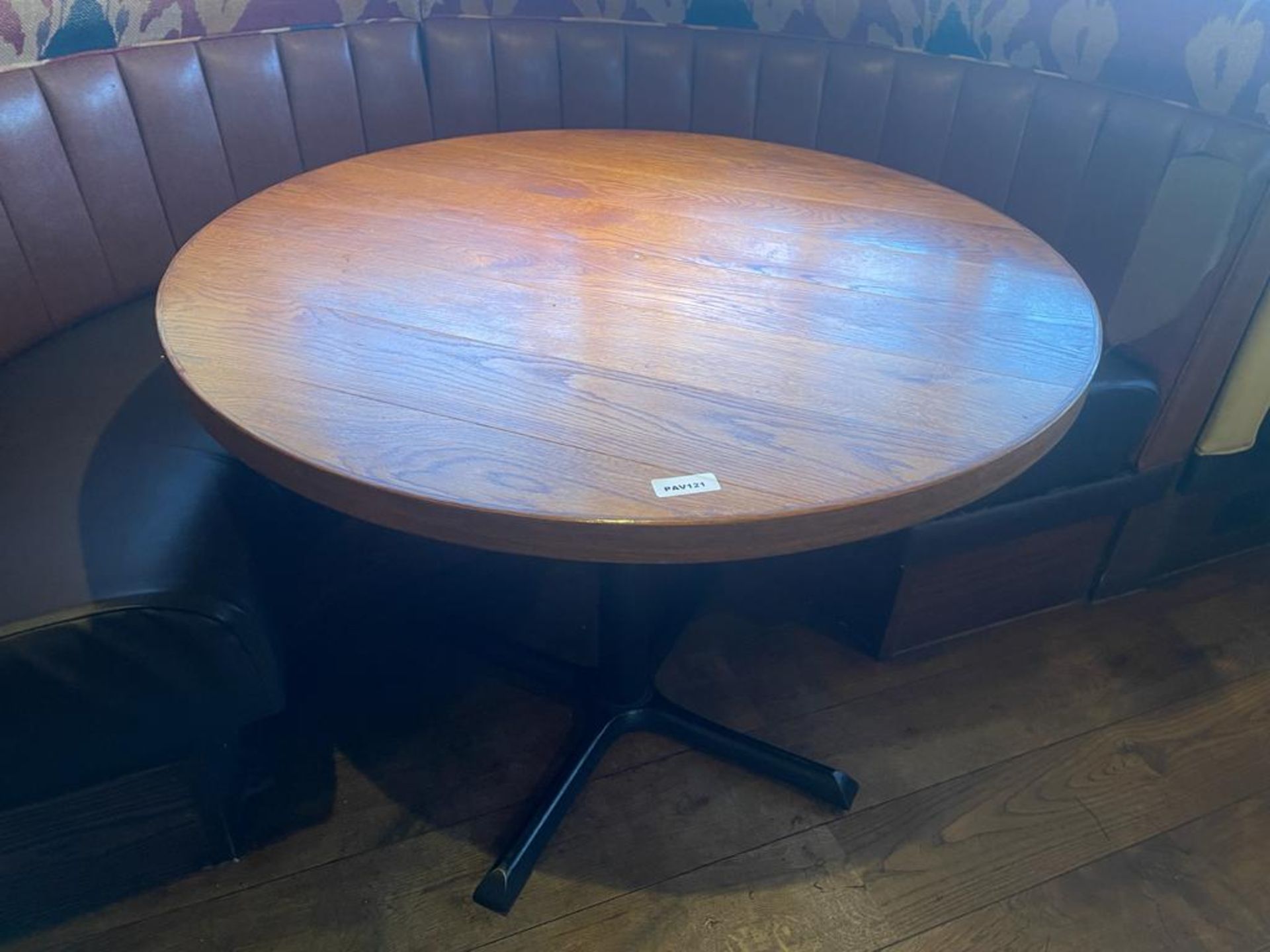 1 x Round Restaurant Dining Table With an Oak Top and Cast Iron Cross Leg Base - Diameter 100cms - - Image 2 of 5